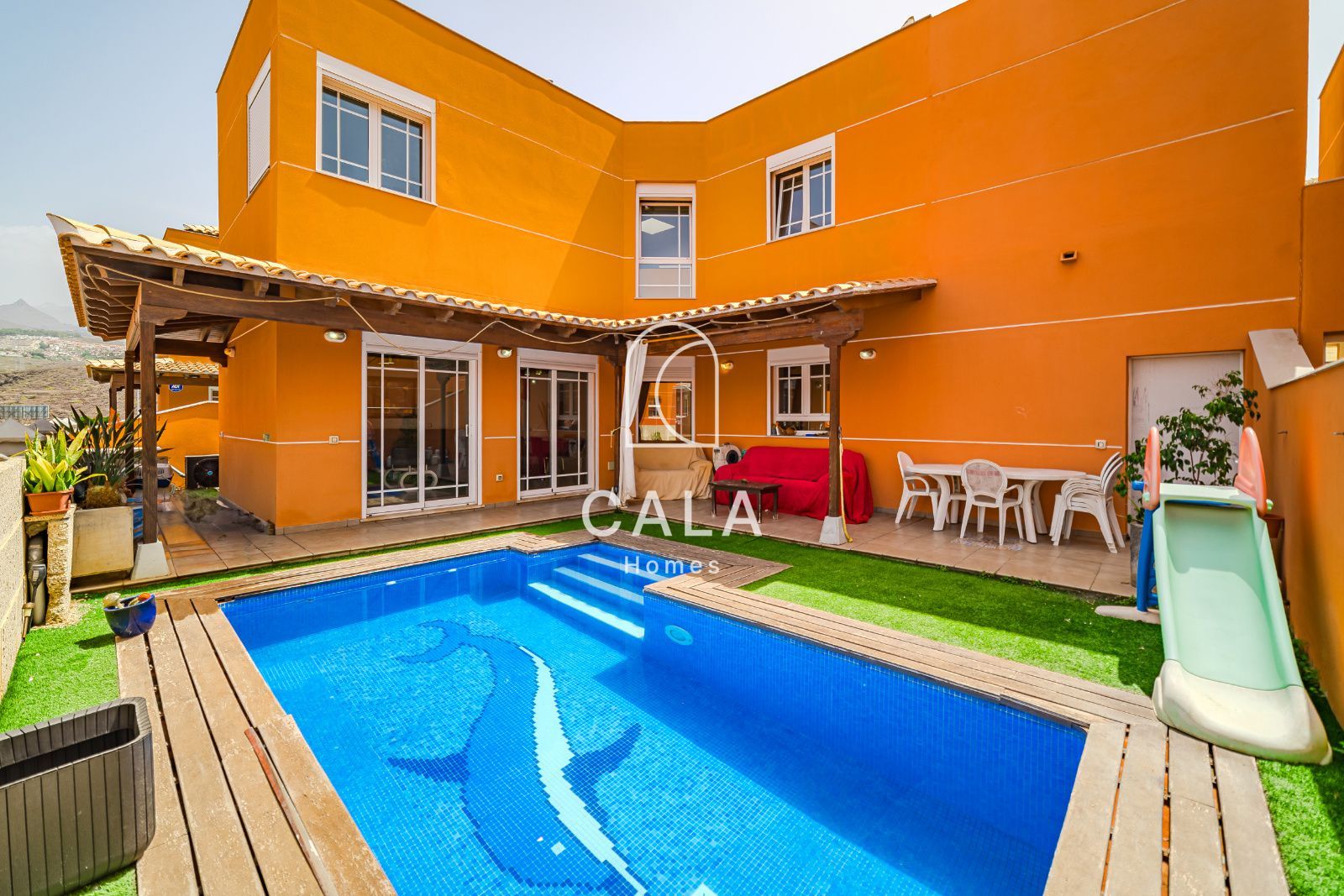 Exclusive detached villa in Los Cristianos – 5 bedrooms, 5 bathrooms, private pool