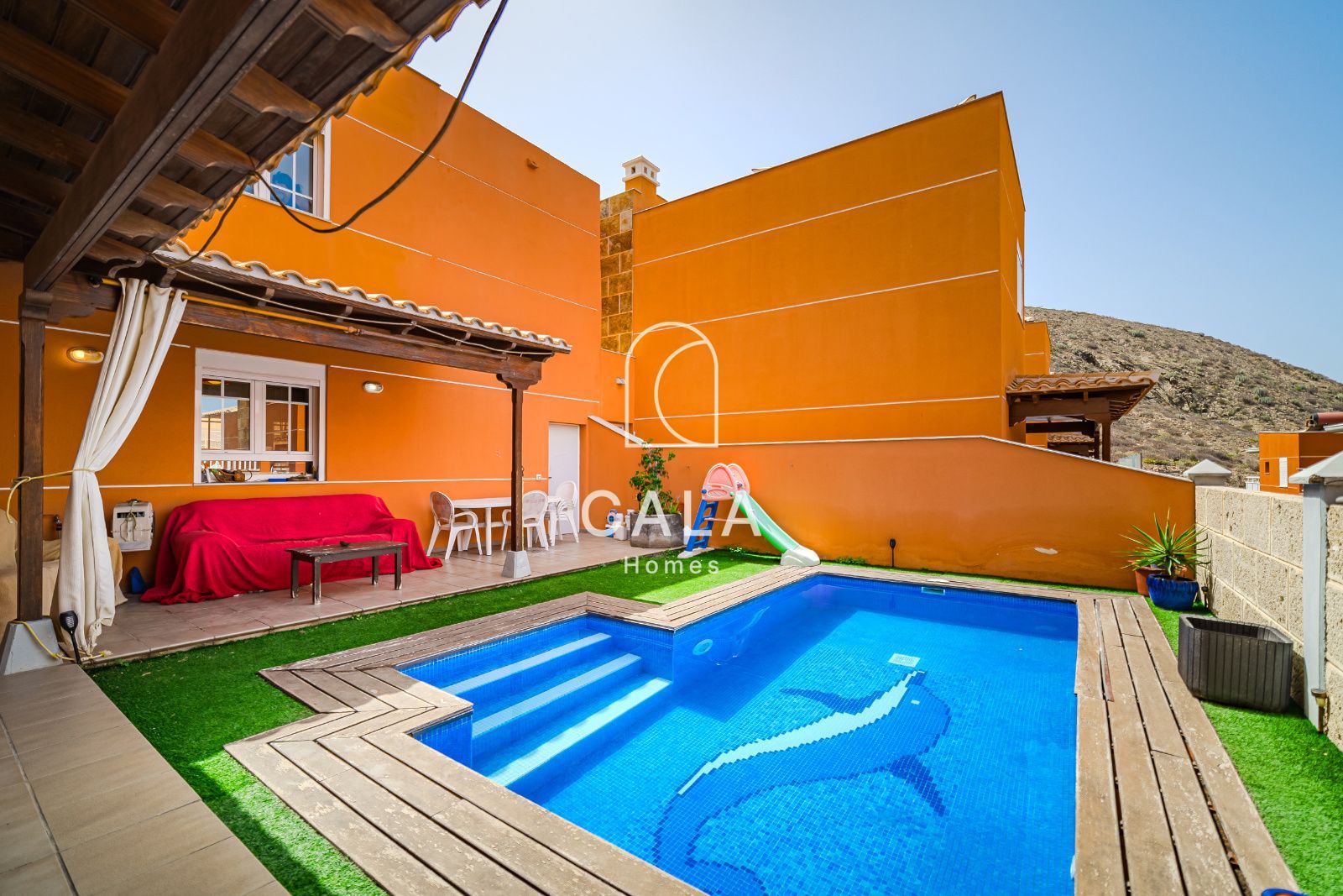 CHALET INDEPENDIENTE 5 HABITACIONES 5 BAÑOS, PISCINA PRIVADA EN LOS CRISTIANOS