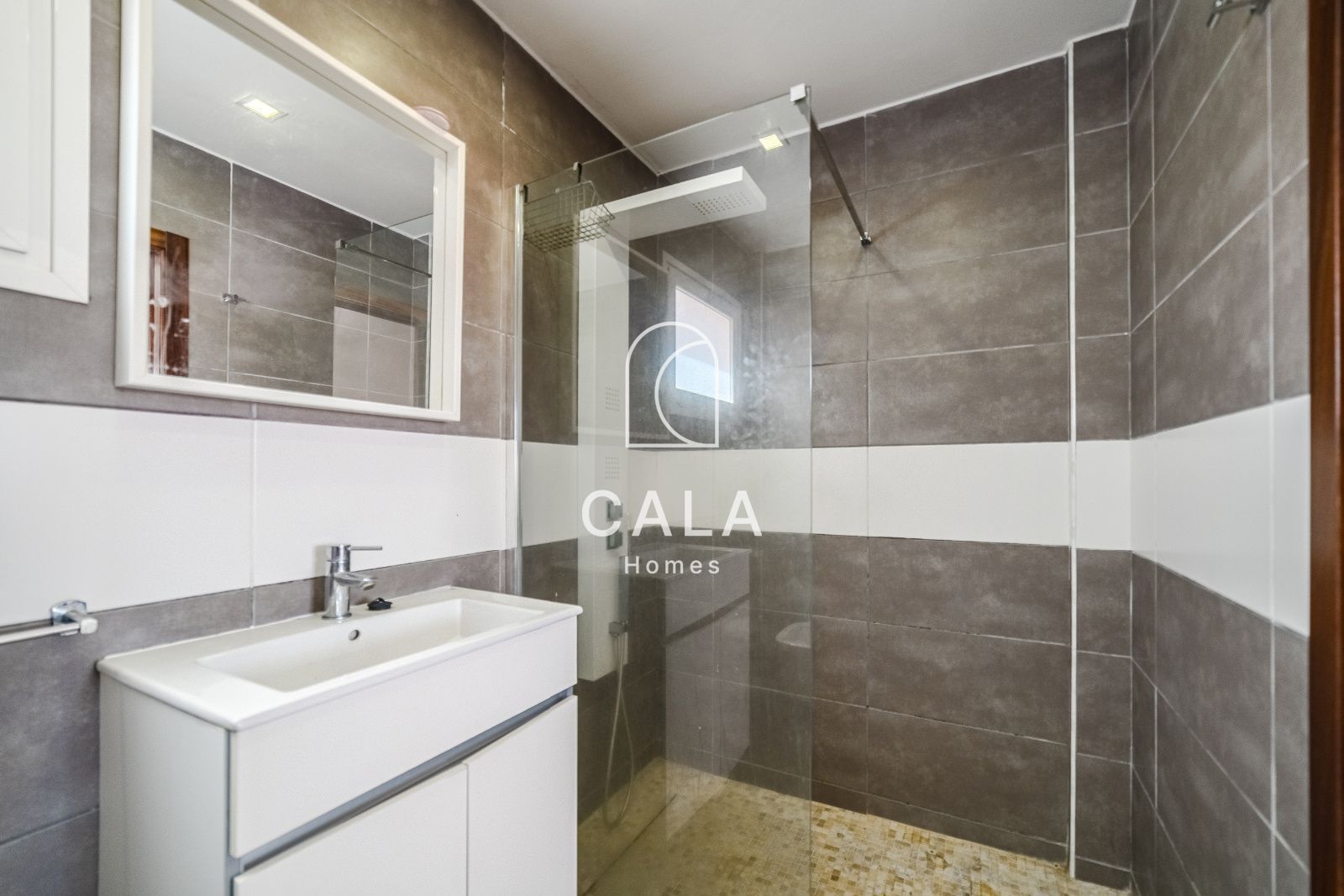 CHALET INDEPENDIENTE 5 HABITACIONES 5 BAÑOS, PISCINA PRIVADA EN LOS CRISTIANOS