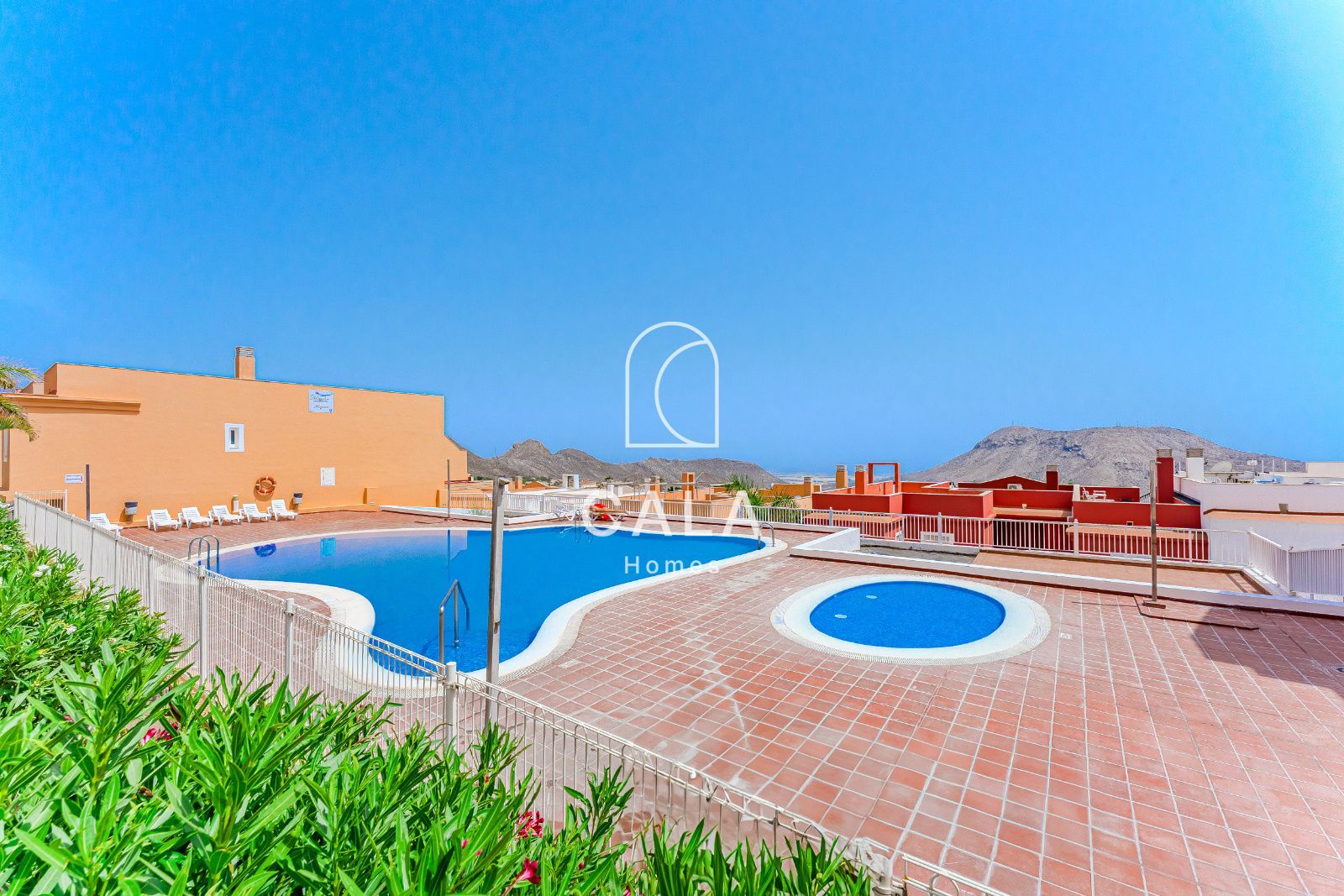 Elegante refugio Chayofa con vistas panorámicas, terraza y acceso a la piscina