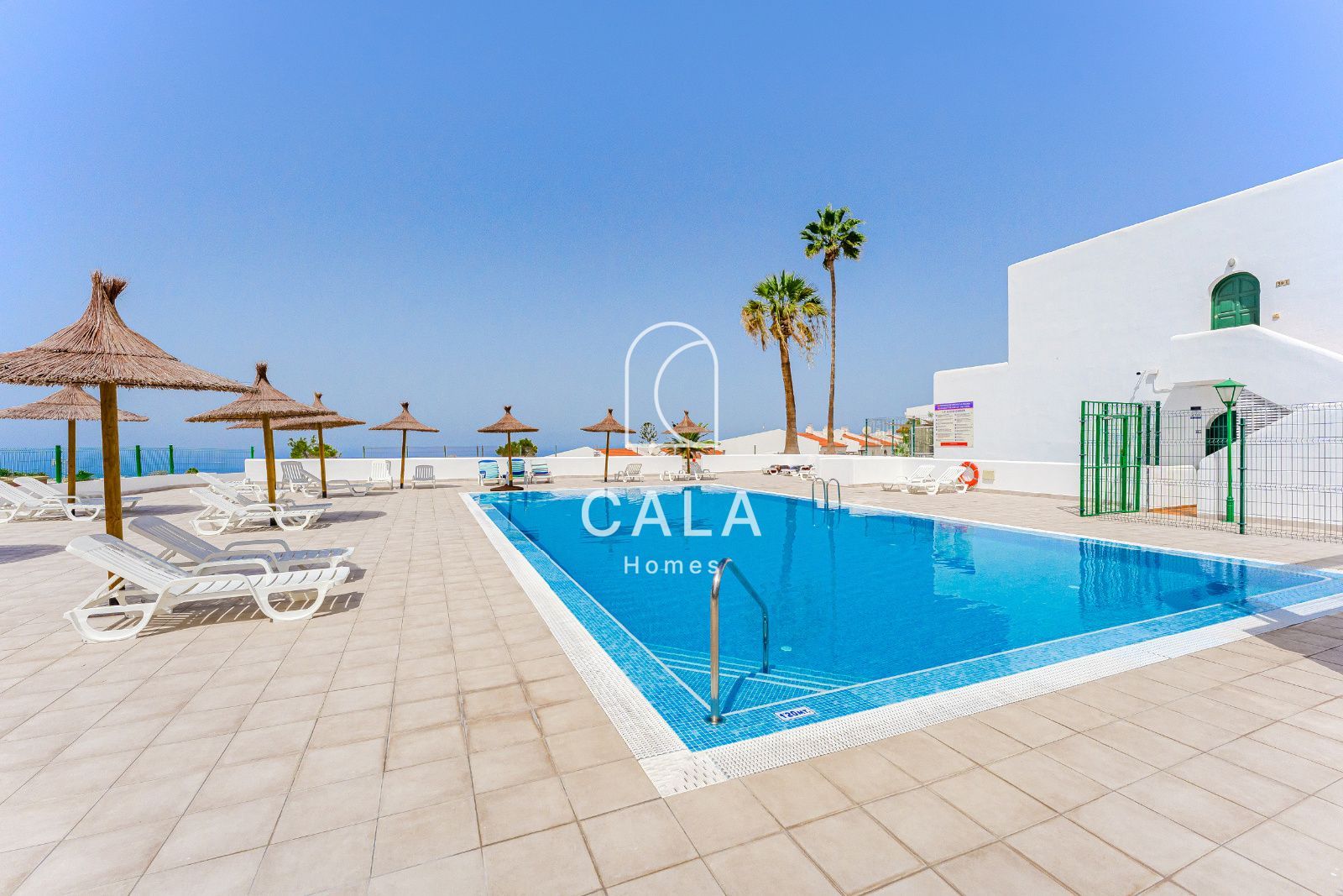 Apartamento con Terraza y Piscina en Costa Adeje