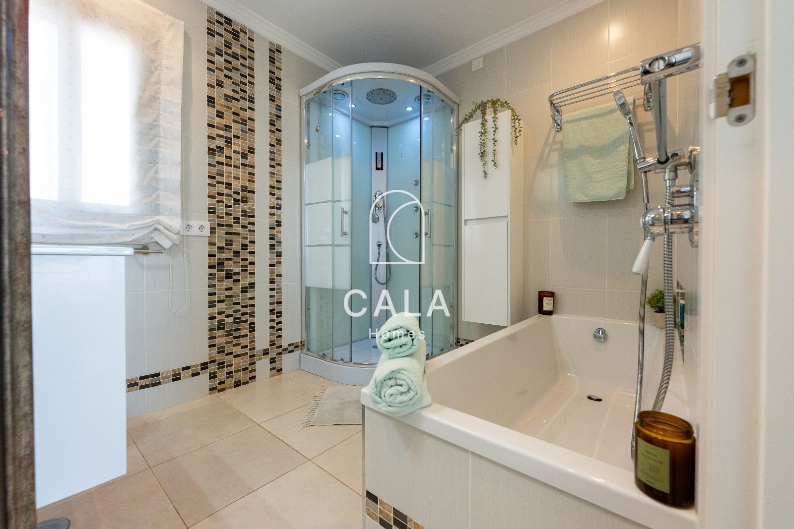 Exclusiva villa con Piscina, Jacuzzi y Vistas al Mar – Amarilla Golf