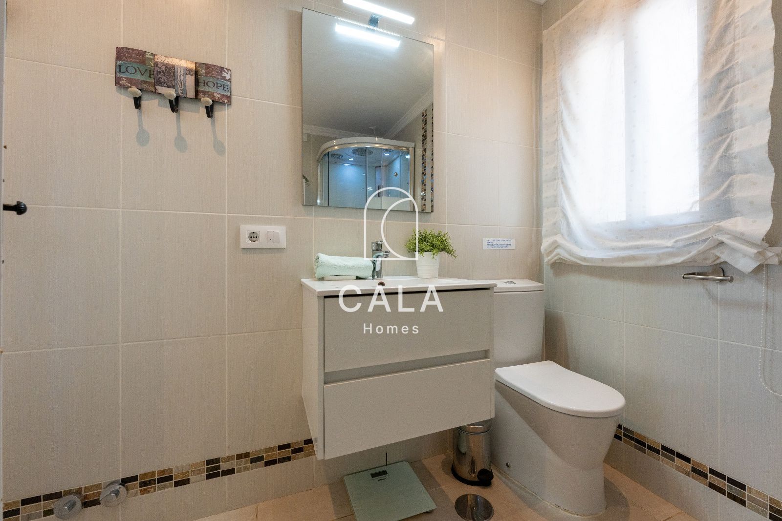 Exclusiva villa con Piscina, Jacuzzi y Vistas al Mar – Amarilla Golf