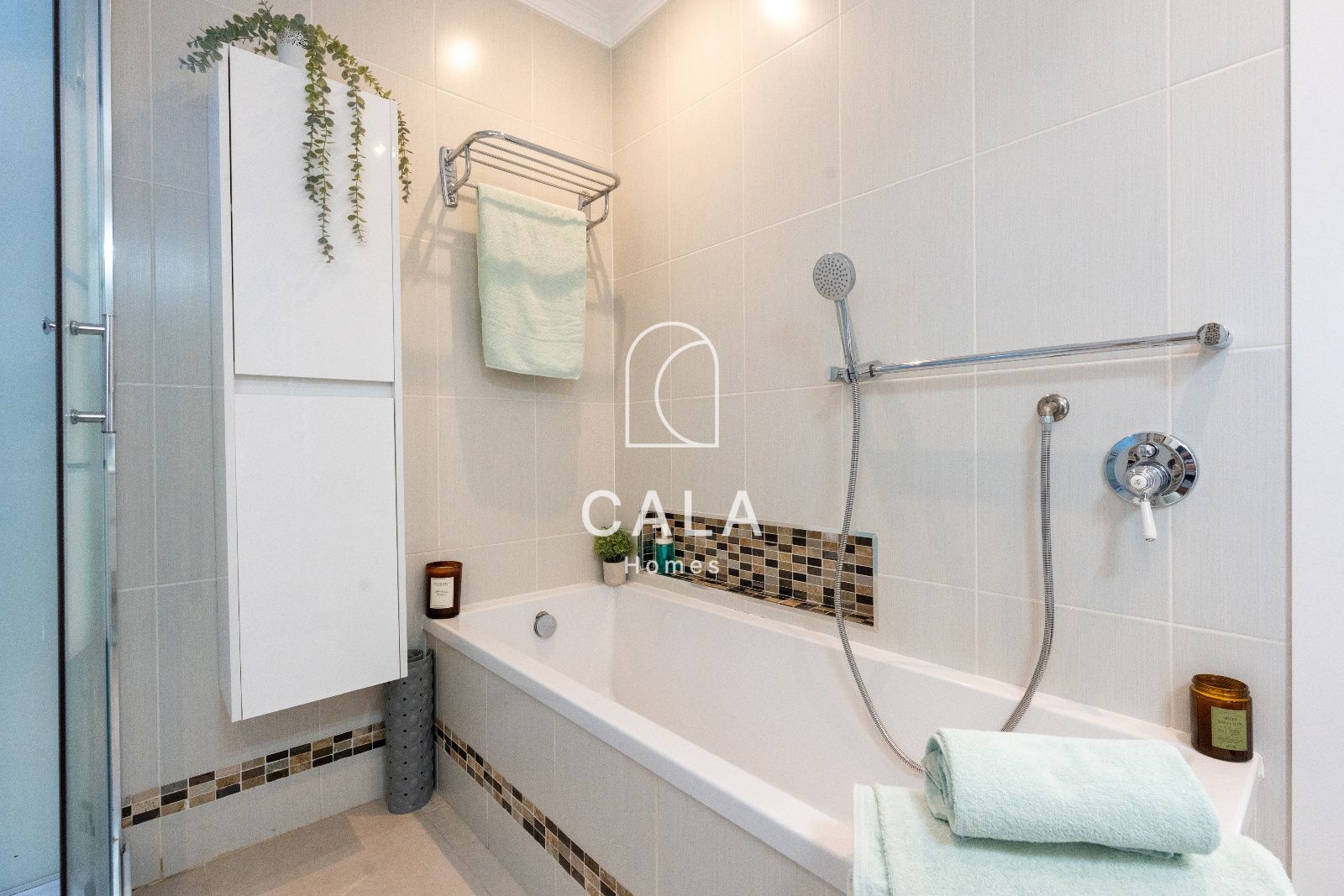 Exclusiva villa con Piscina, Jacuzzi y Vistas al Mar – Amarilla Golf