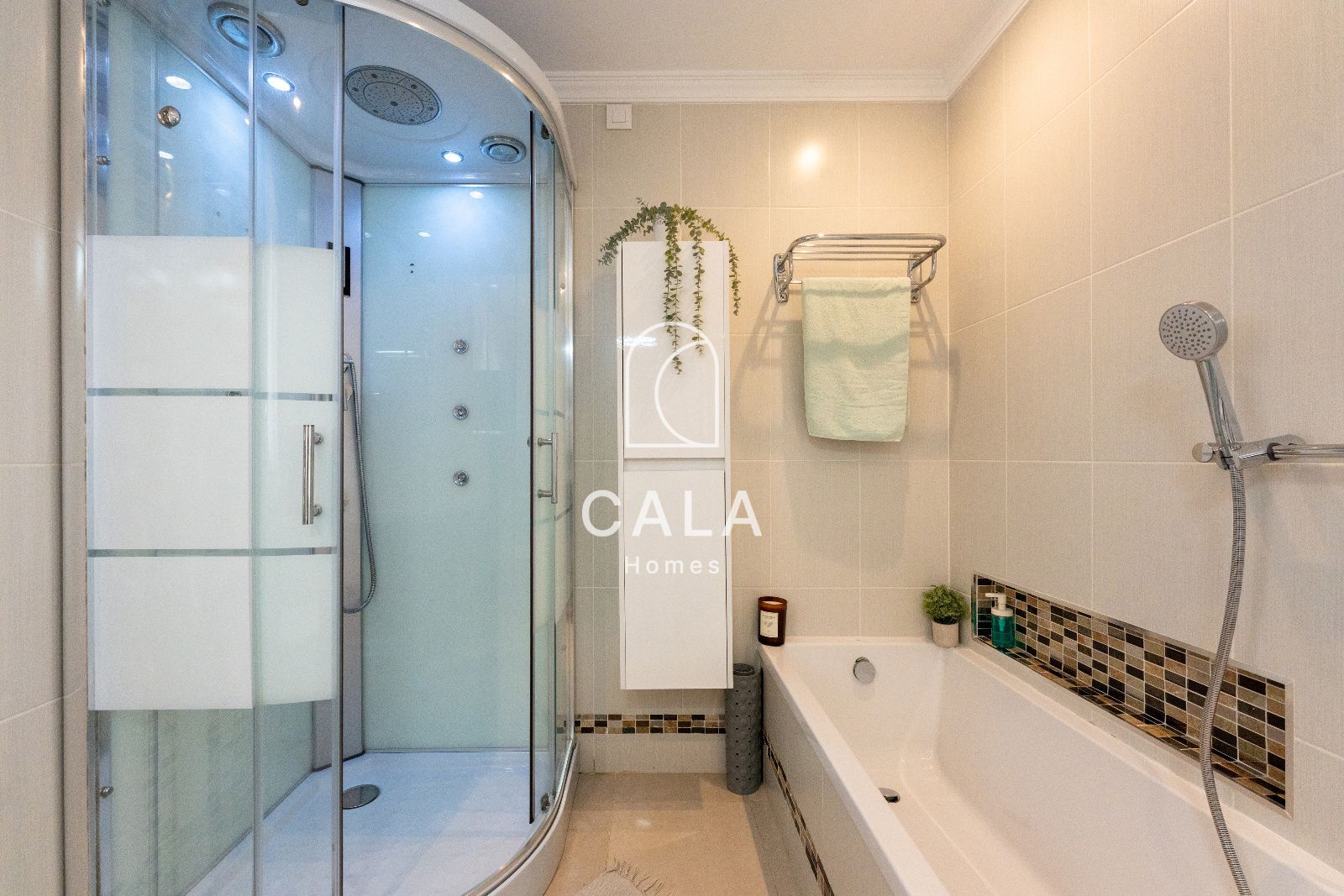 Exclusiva villa con Piscina, Jacuzzi y Vistas al Mar – Amarilla Golf