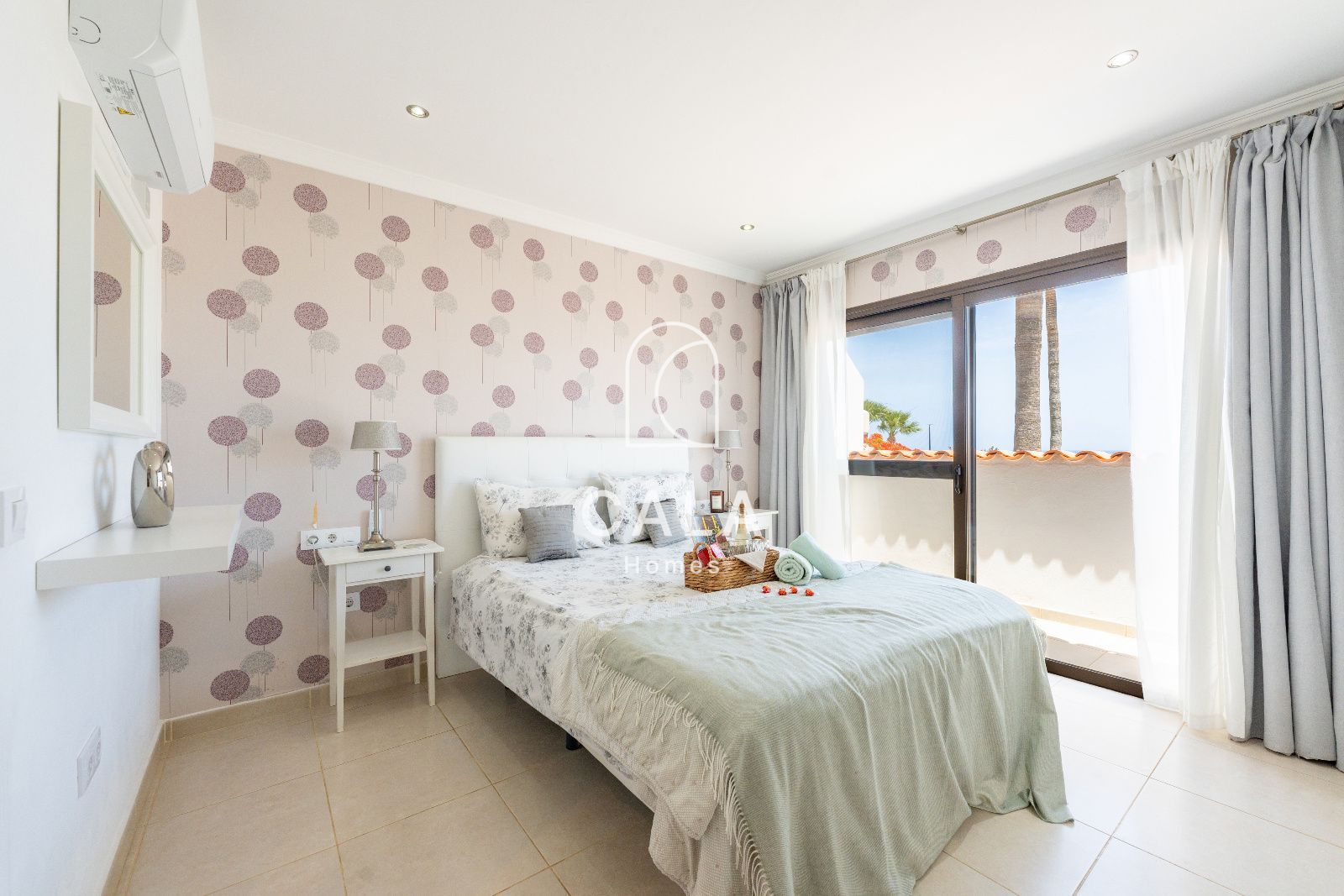 Exclusiva villa con Piscina, Jacuzzi y Vistas al Mar – Amarilla Golf