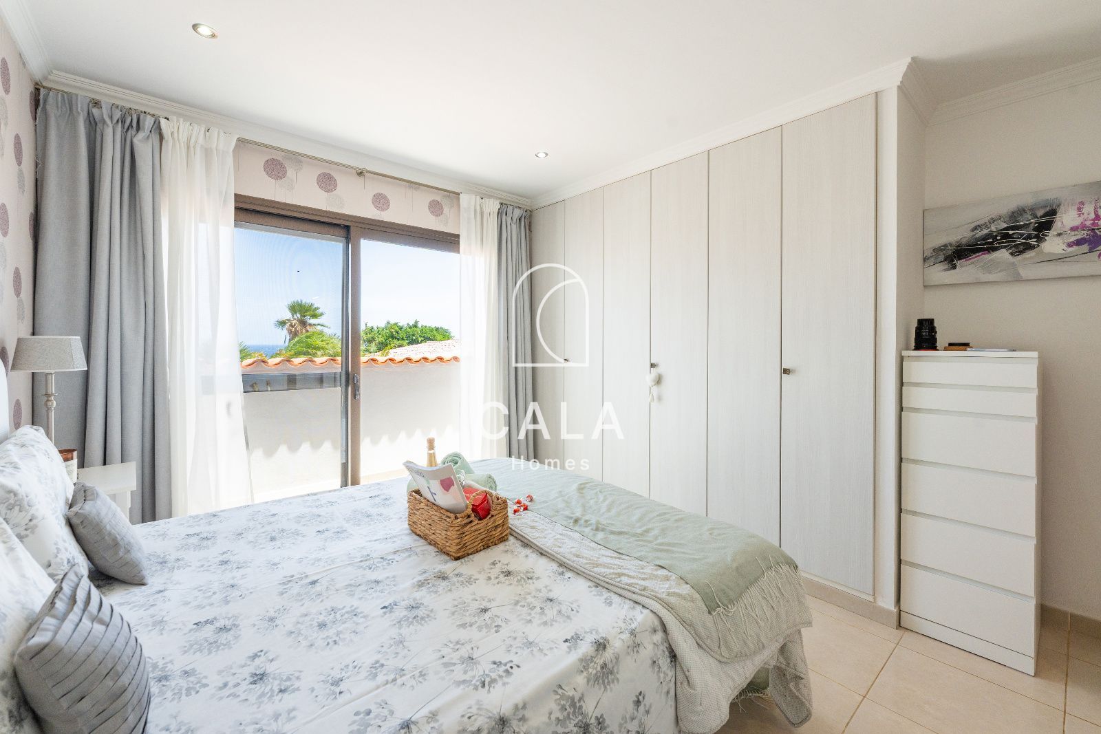 Exclusiva villa con Piscina, Jacuzzi y Vistas al Mar – Amarilla Golf