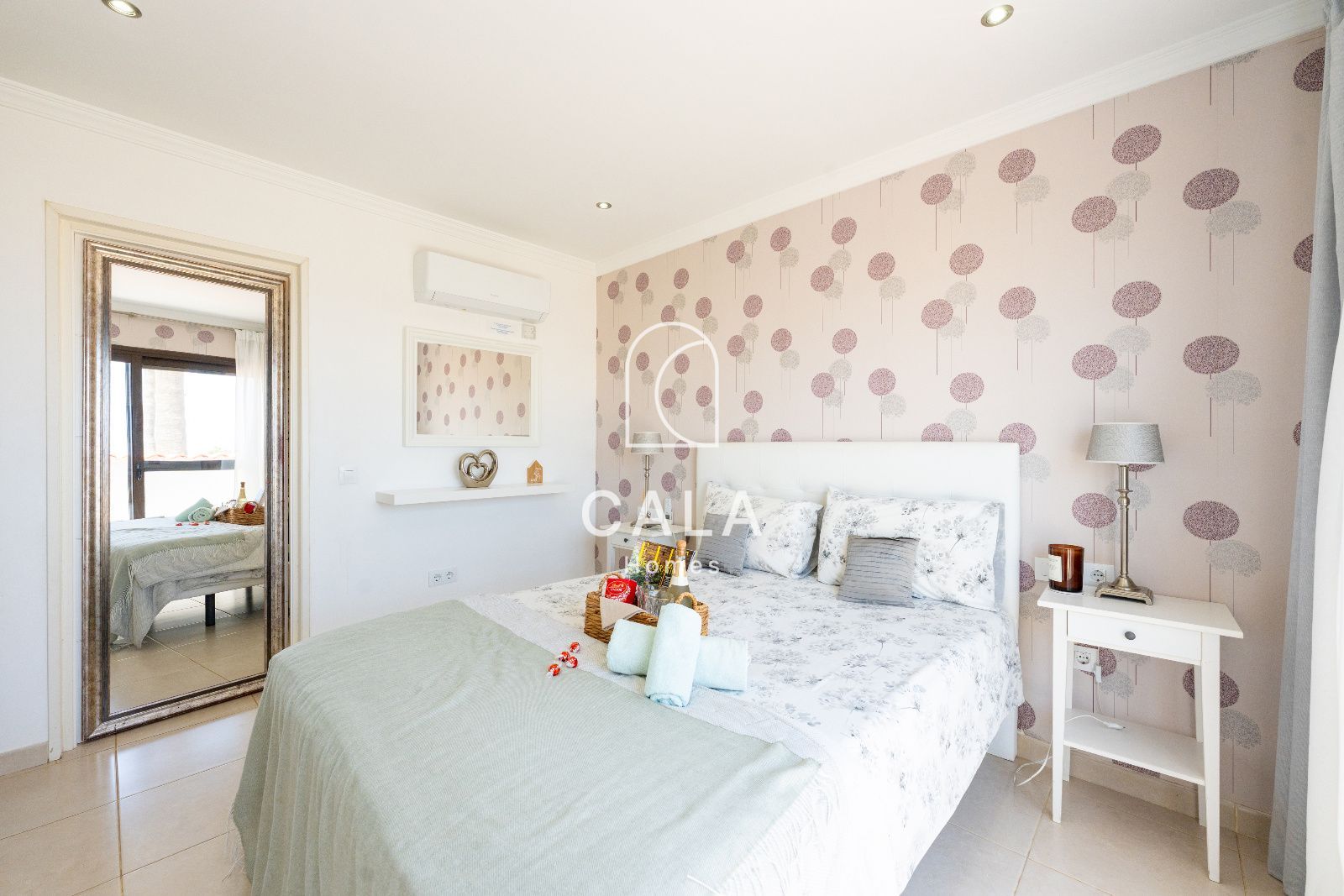 Exclusiva villa con Piscina, Jacuzzi y Vistas al Mar – Amarilla Golf