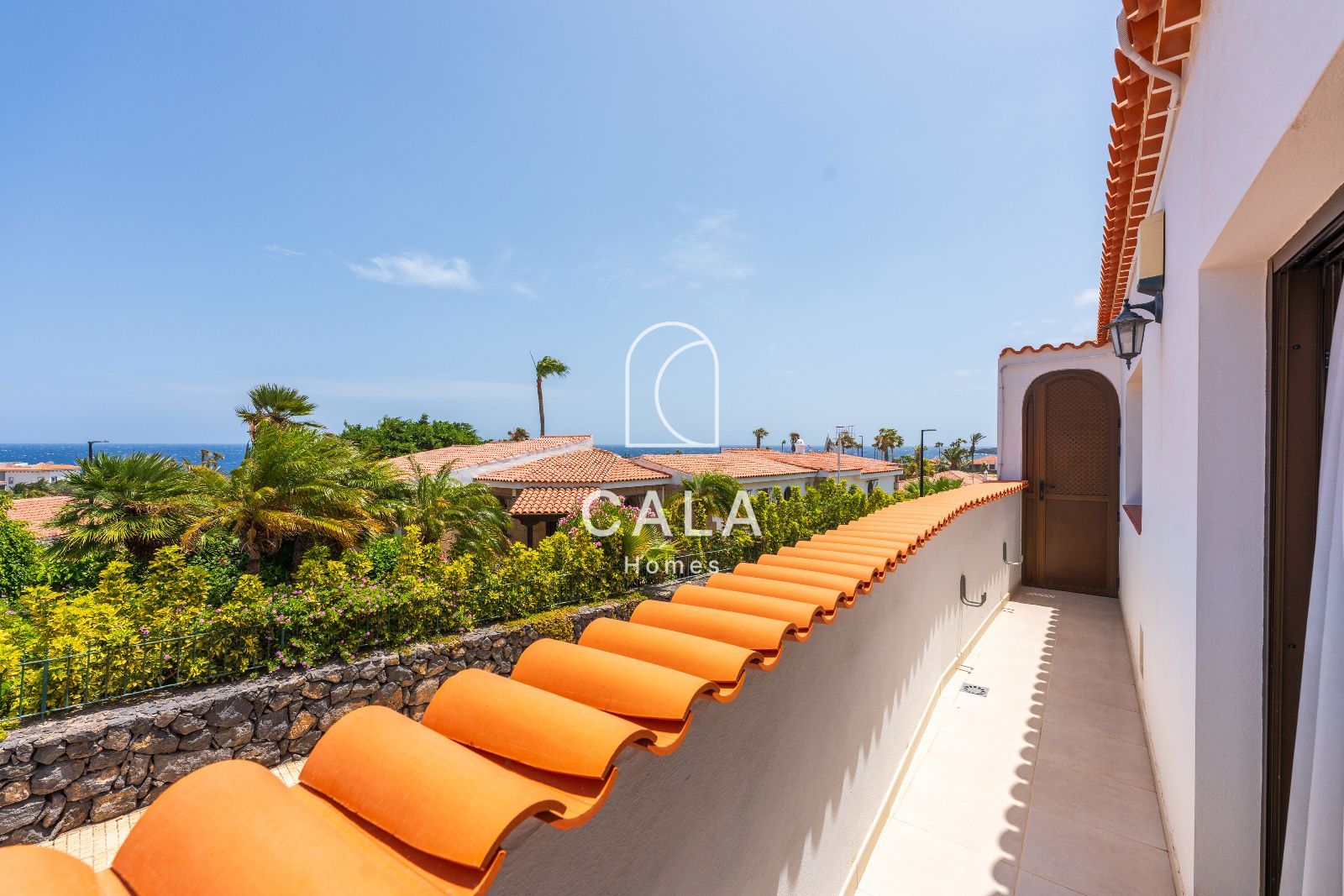 Exclusiva villa con Piscina, Jacuzzi y Vistas al Mar – Amarilla Golf