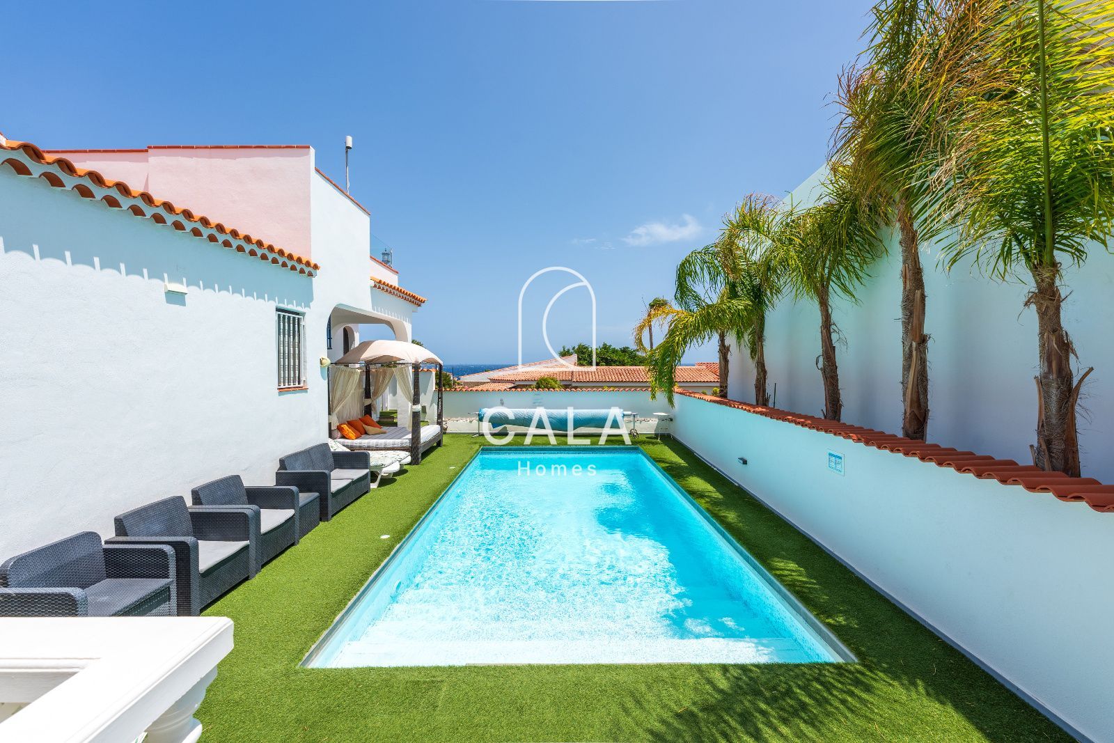 Exclusiva villa con Piscina, Jacuzzi y Vistas al Mar – Amarilla Golf