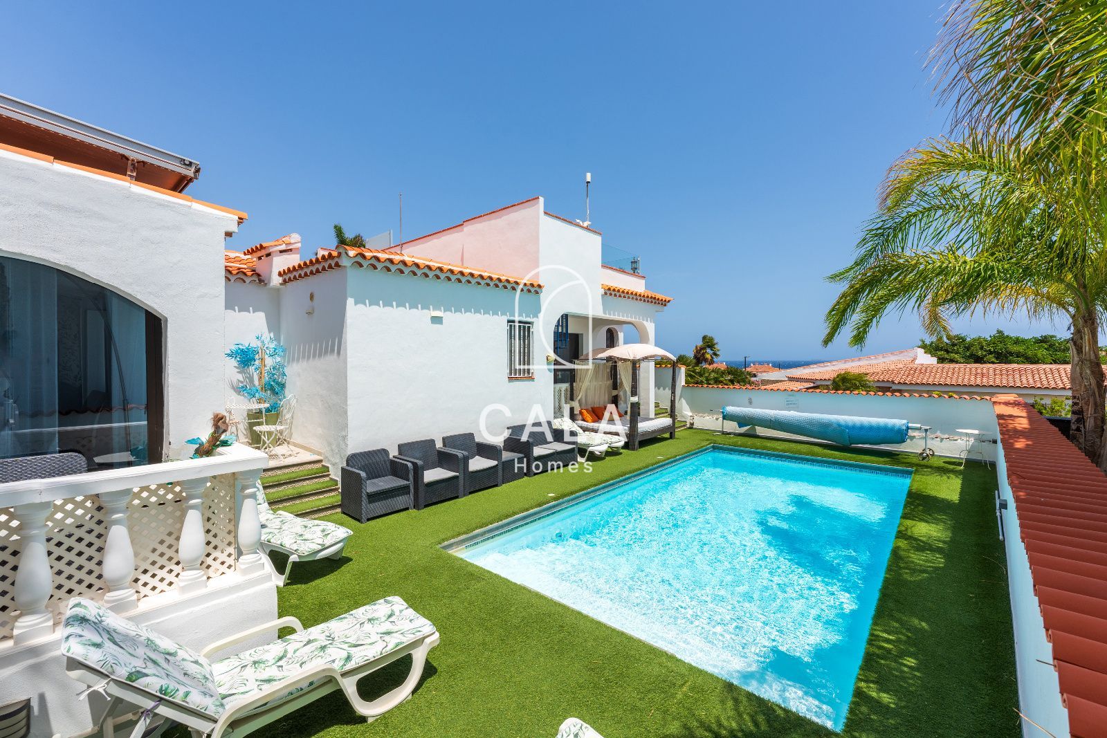Exclusiva villa con Piscina, Jacuzzi y Vistas al Mar – Amarilla Golf