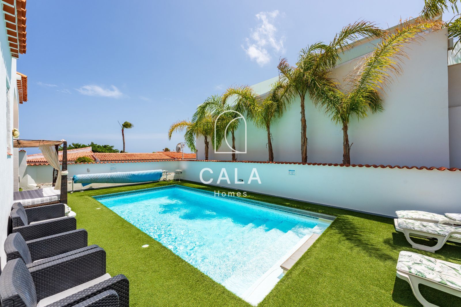 Exclusiva villa con Piscina, Jacuzzi y Vistas al Mar – Amarilla Golf
