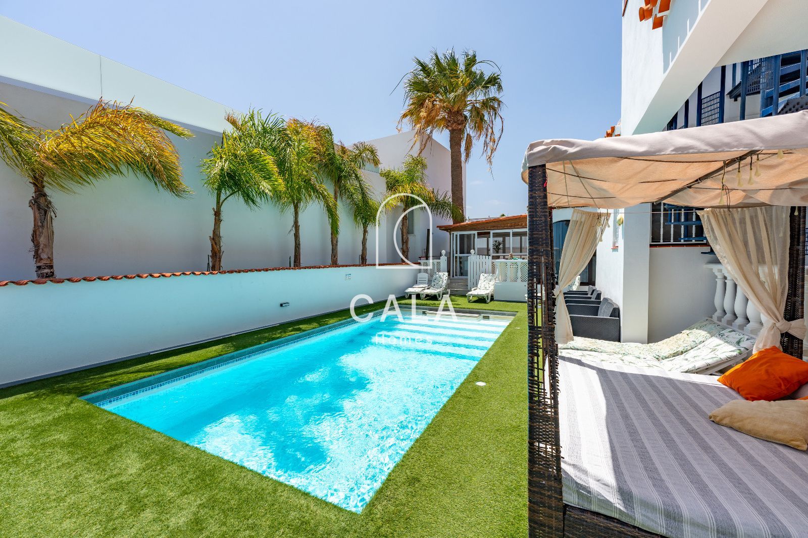 Exclusiva villa con Piscina, Jacuzzi y Vistas al Mar – Amarilla Golf
