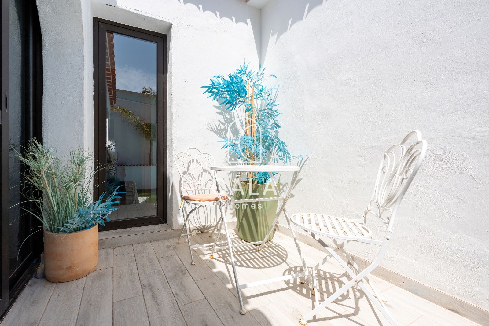Exclusiva villa con Piscina, Jacuzzi y Vistas al Mar – Amarilla Golf