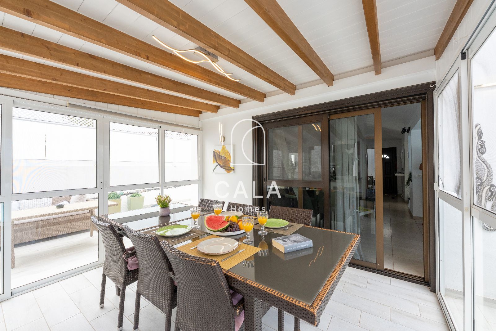Exclusiva villa con Piscina, Jacuzzi y Vistas al Mar – Amarilla Golf