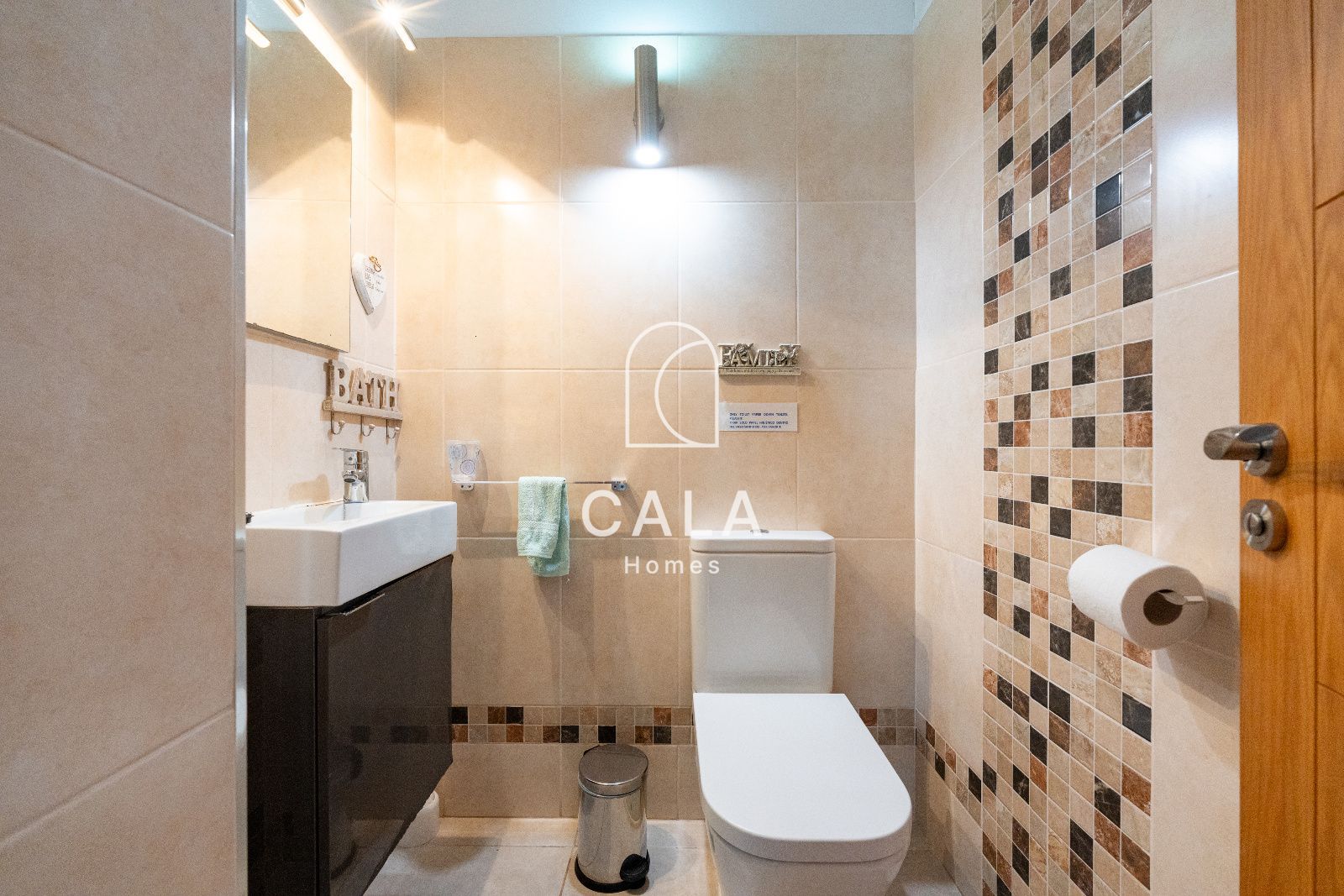 Exclusiva villa con Piscina, Jacuzzi y Vistas al Mar – Amarilla Golf