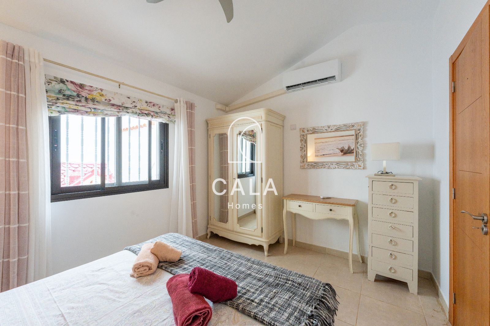 Exclusiva villa con Piscina, Jacuzzi y Vistas al Mar – Amarilla Golf