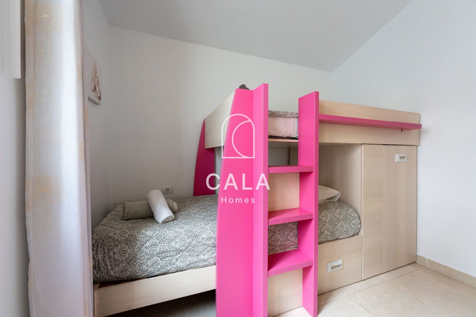 Exclusiva villa con Piscina, Jacuzzi y Vistas al Mar – Amarilla Golf