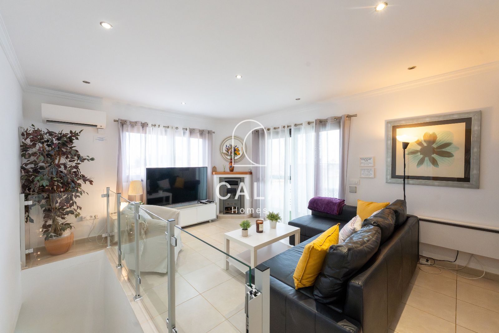 Exclusiva villa con Piscina, Jacuzzi y Vistas al Mar – Amarilla Golf