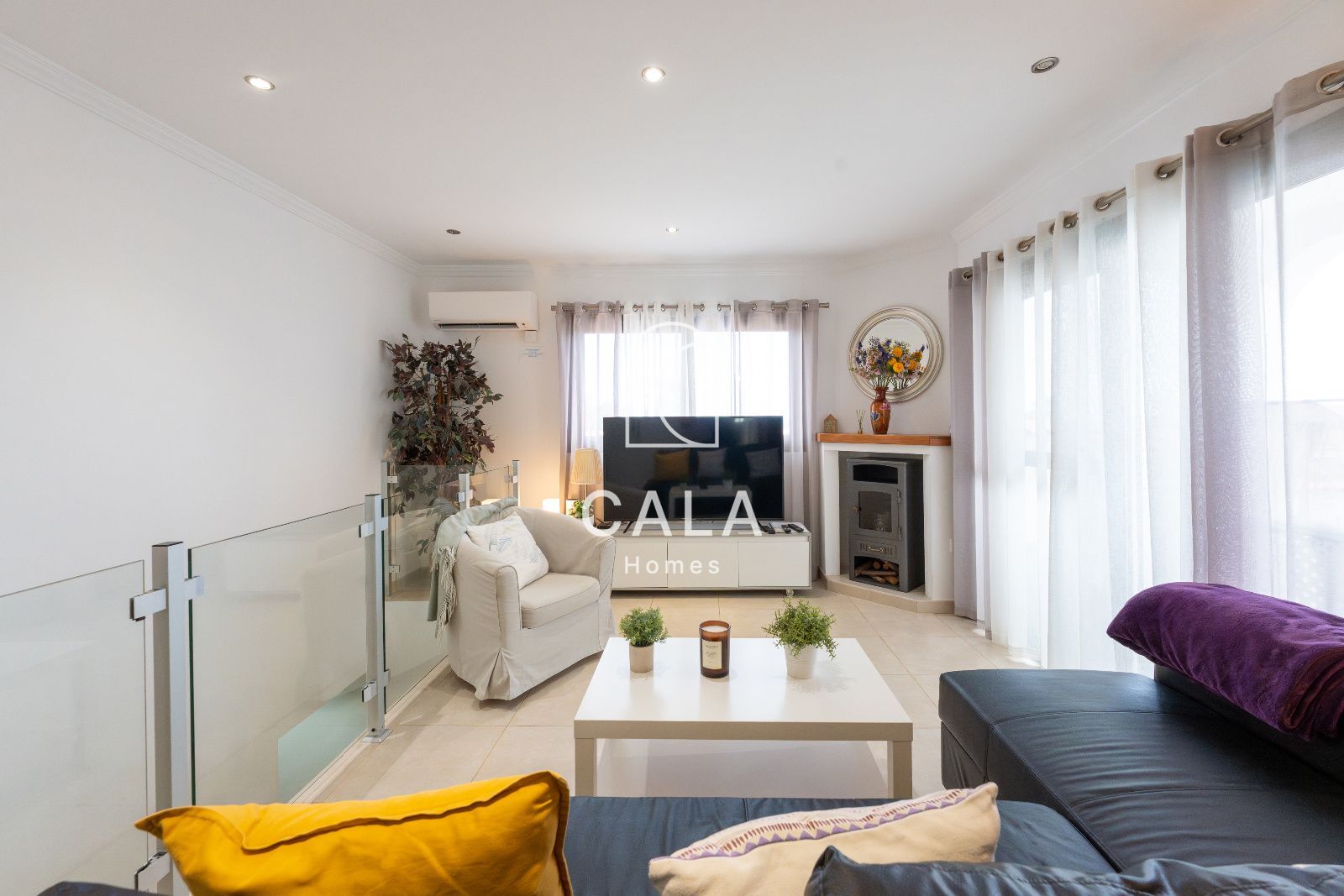 Exclusiva villa con Piscina, Jacuzzi y Vistas al Mar – Amarilla Golf