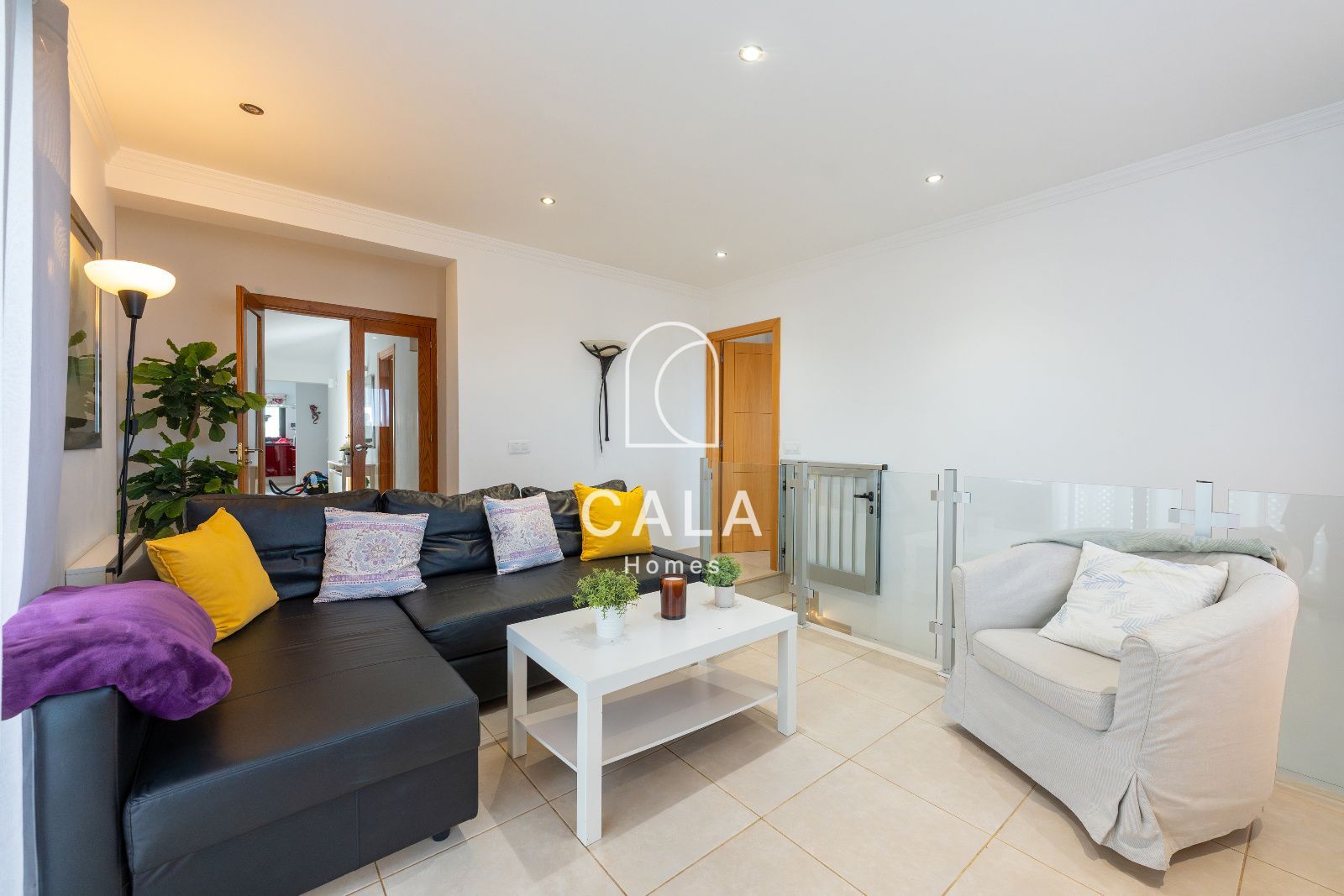Exclusiva villa con Piscina, Jacuzzi y Vistas al Mar – Amarilla Golf