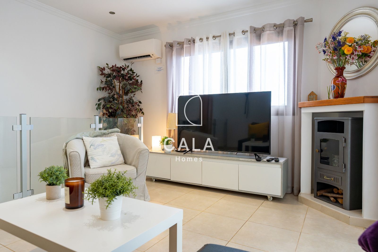 Exclusiva villa con Piscina, Jacuzzi y Vistas al Mar – Amarilla Golf