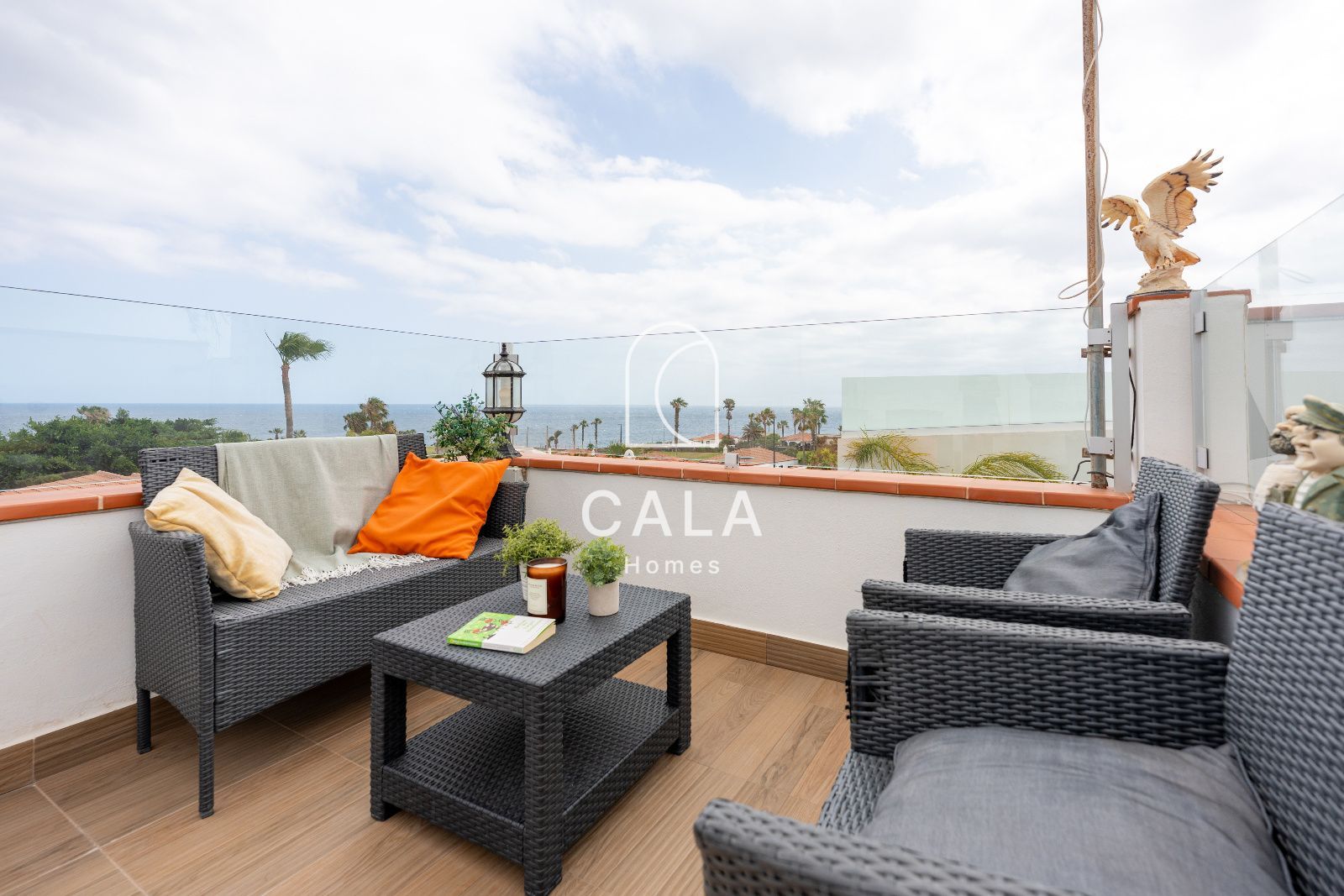 Exclusiva villa con Piscina, Jacuzzi y Vistas al Mar – Amarilla Golf
