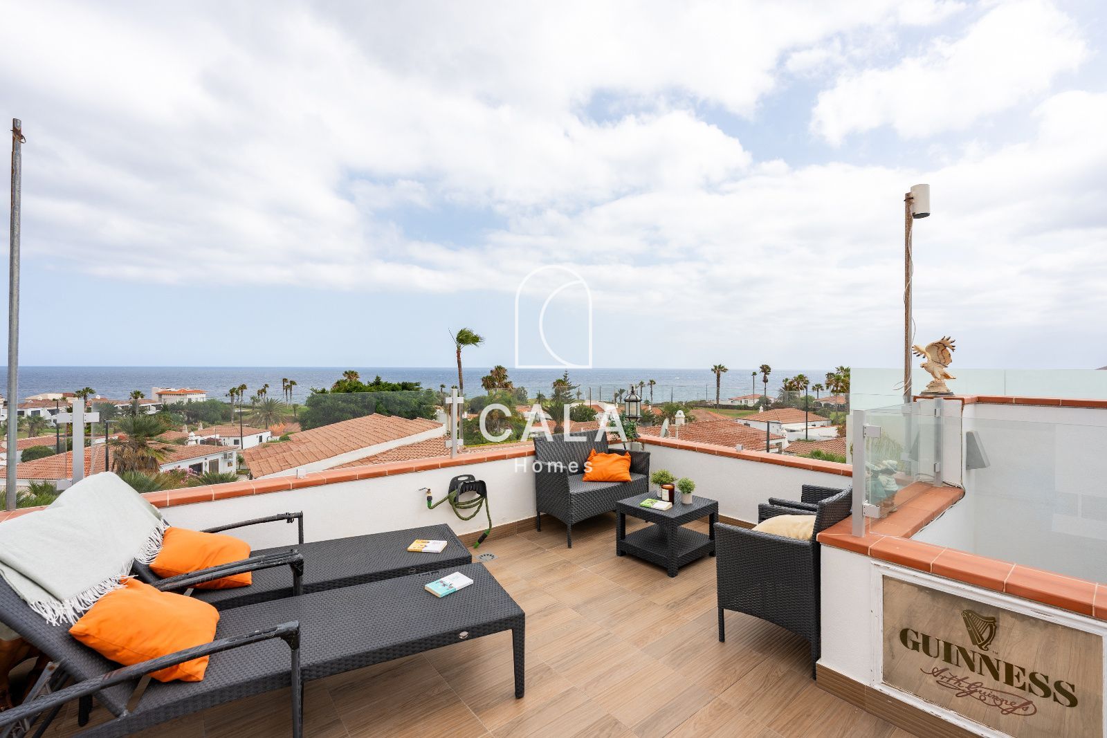 Exclusiva villa con Piscina, Jacuzzi y Vistas al Mar – Amarilla Golf