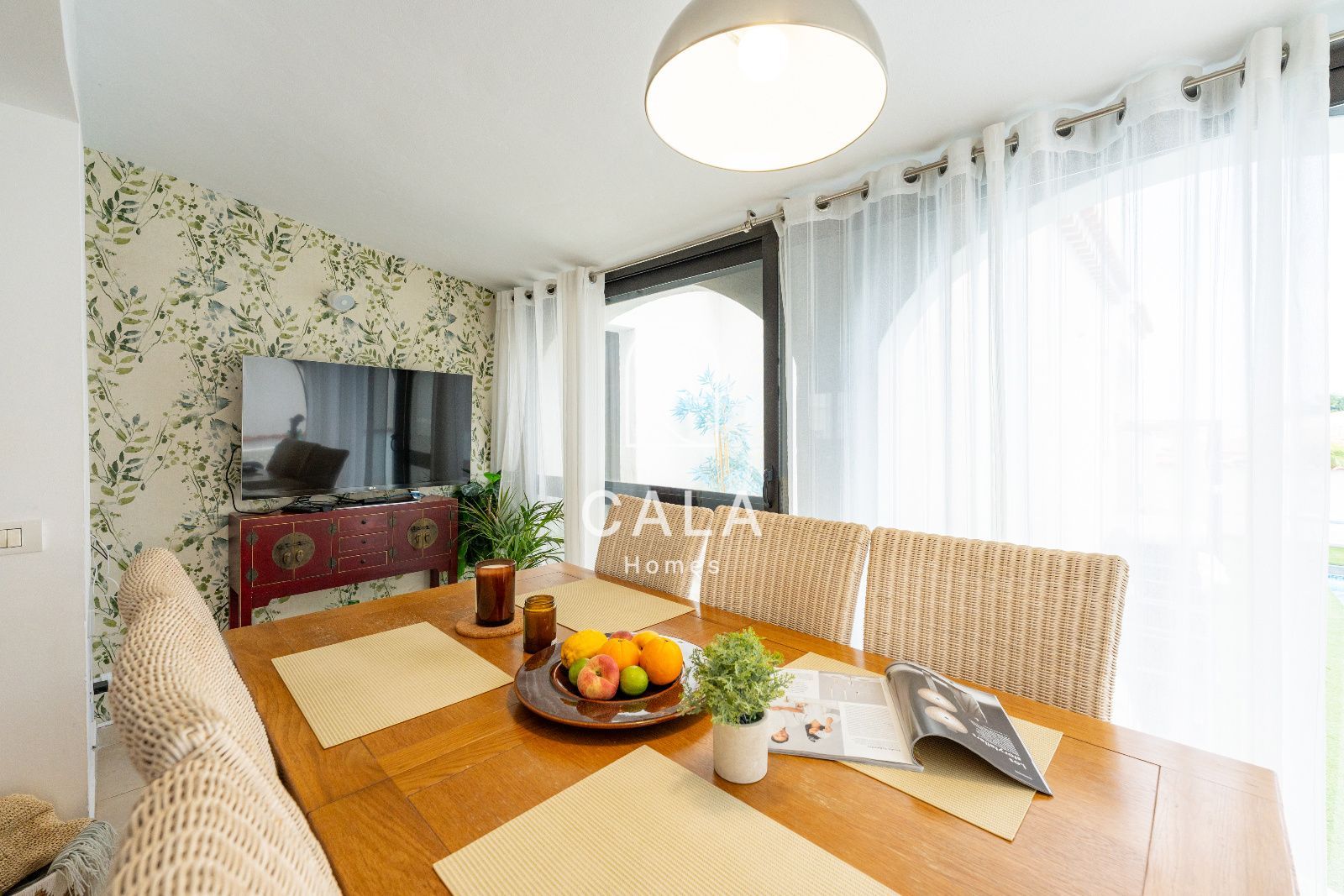 Exclusiva villa con Piscina, Jacuzzi y Vistas al Mar – Amarilla Golf
