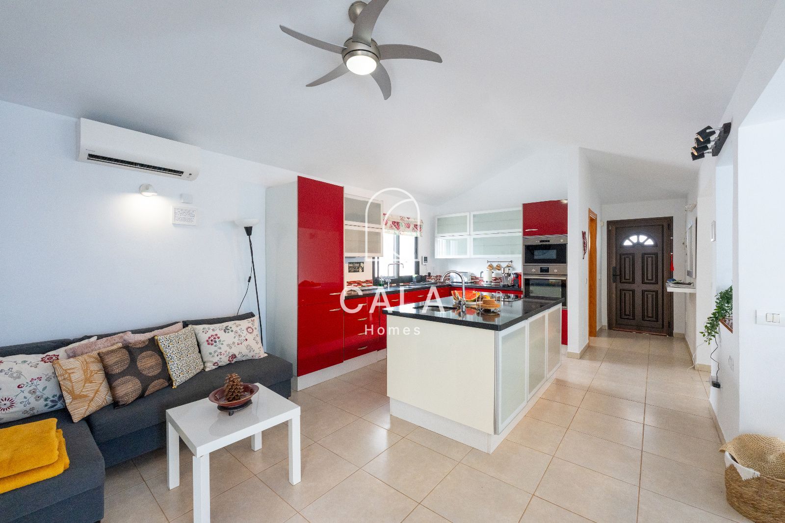 Exclusiva villa con Piscina, Jacuzzi y Vistas al Mar – Amarilla Golf