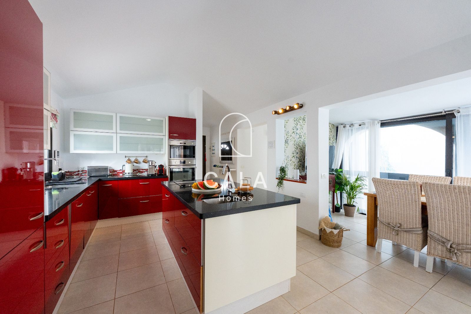 Exclusiva villa con Piscina, Jacuzzi y Vistas al Mar – Amarilla Golf