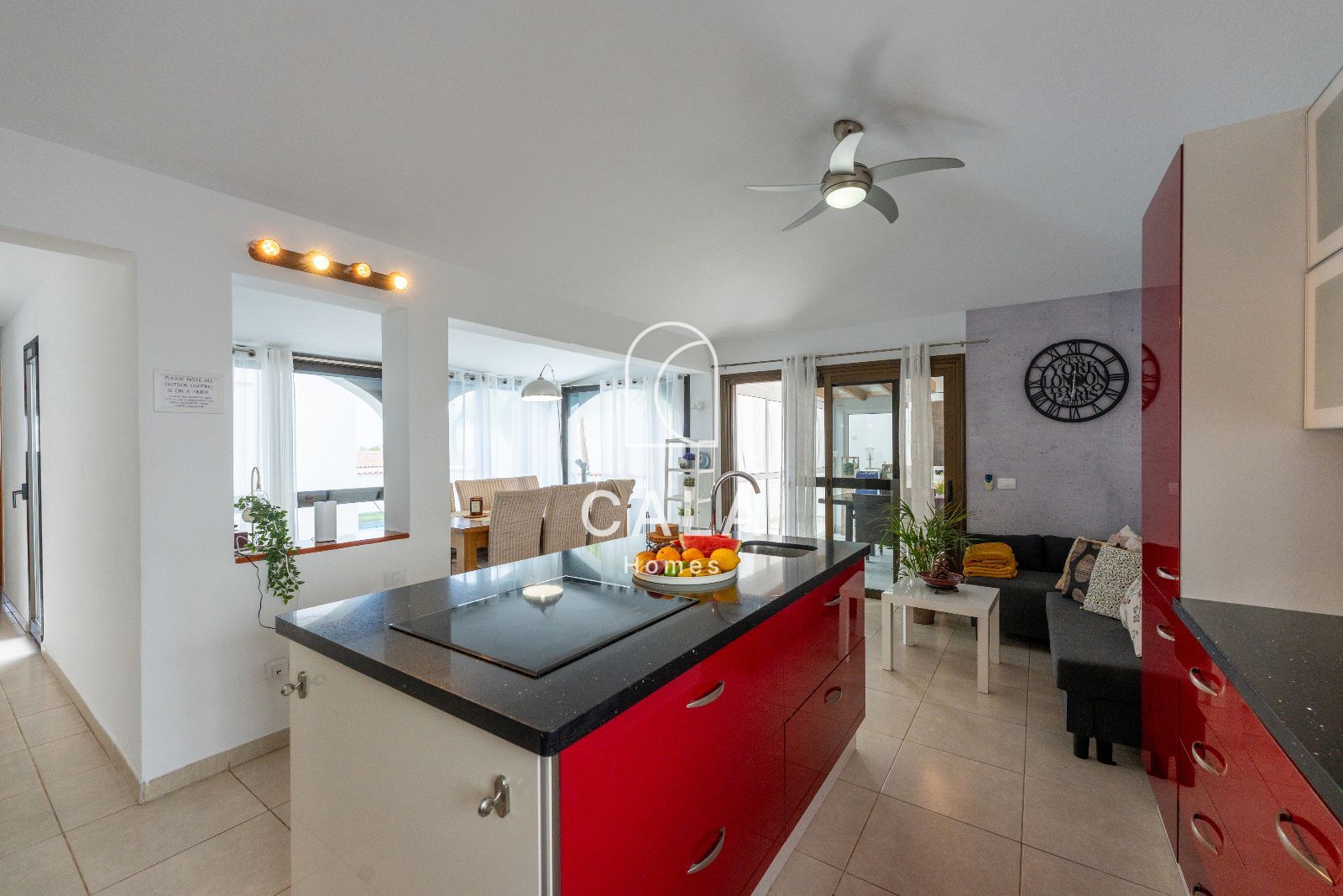 Exclusiva villa con Piscina, Jacuzzi y Vistas al Mar – Amarilla Golf