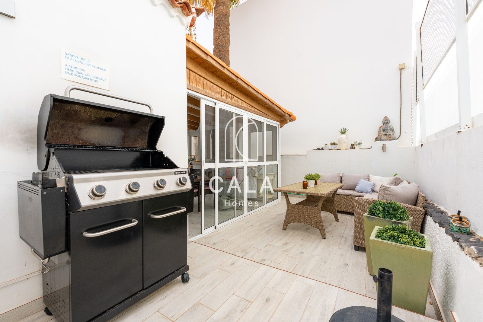 Exclusiva villa con Piscina, Jacuzzi y Vistas al Mar – Amarilla Golf