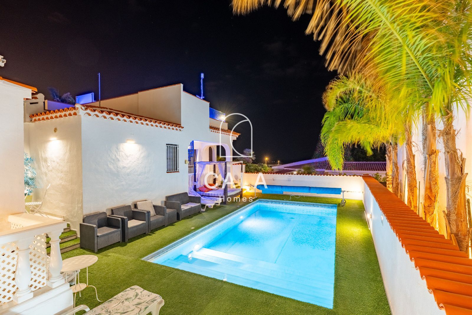 Exclusiva villa con Piscina, Jacuzzi y Vistas al Mar – Amarilla Golf