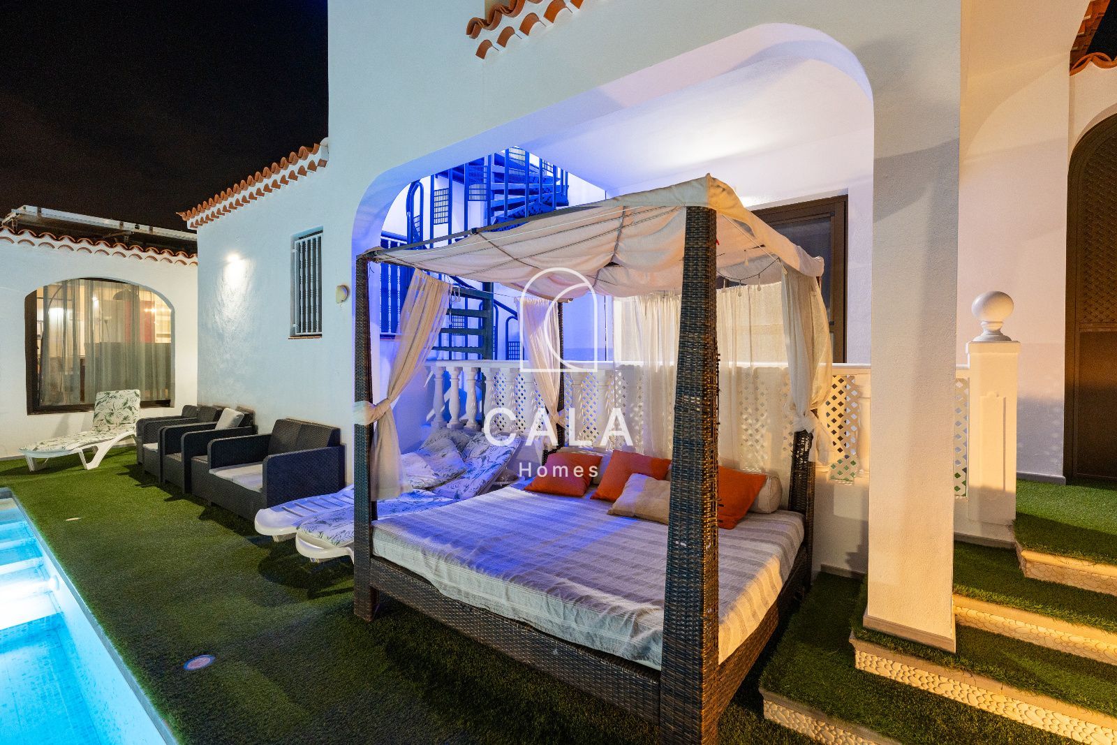 Exclusiva villa con Piscina, Jacuzzi y Vistas al Mar – Amarilla Golf
