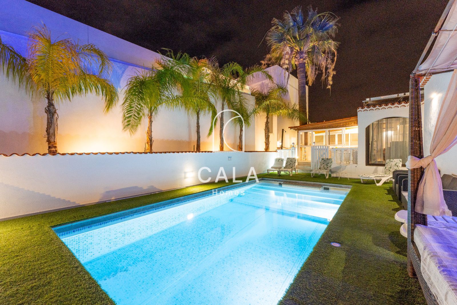 Exclusiva villa con Piscina, Jacuzzi y Vistas al Mar – Amarilla Golf