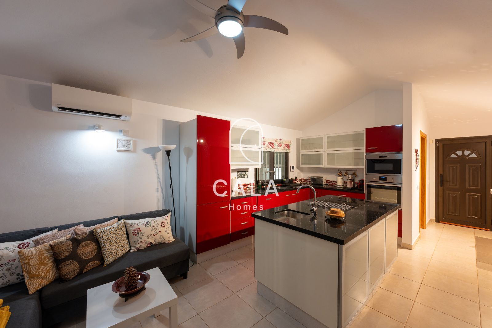 Exclusiva villa con Piscina, Jacuzzi y Vistas al Mar – Amarilla Golf