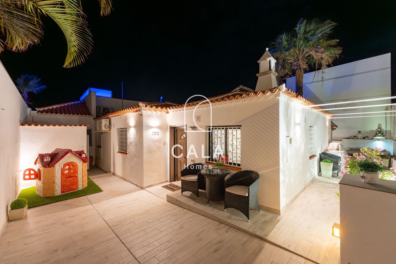 Exclusiva villa con Piscina, Jacuzzi y Vistas al Mar – Amarilla Golf