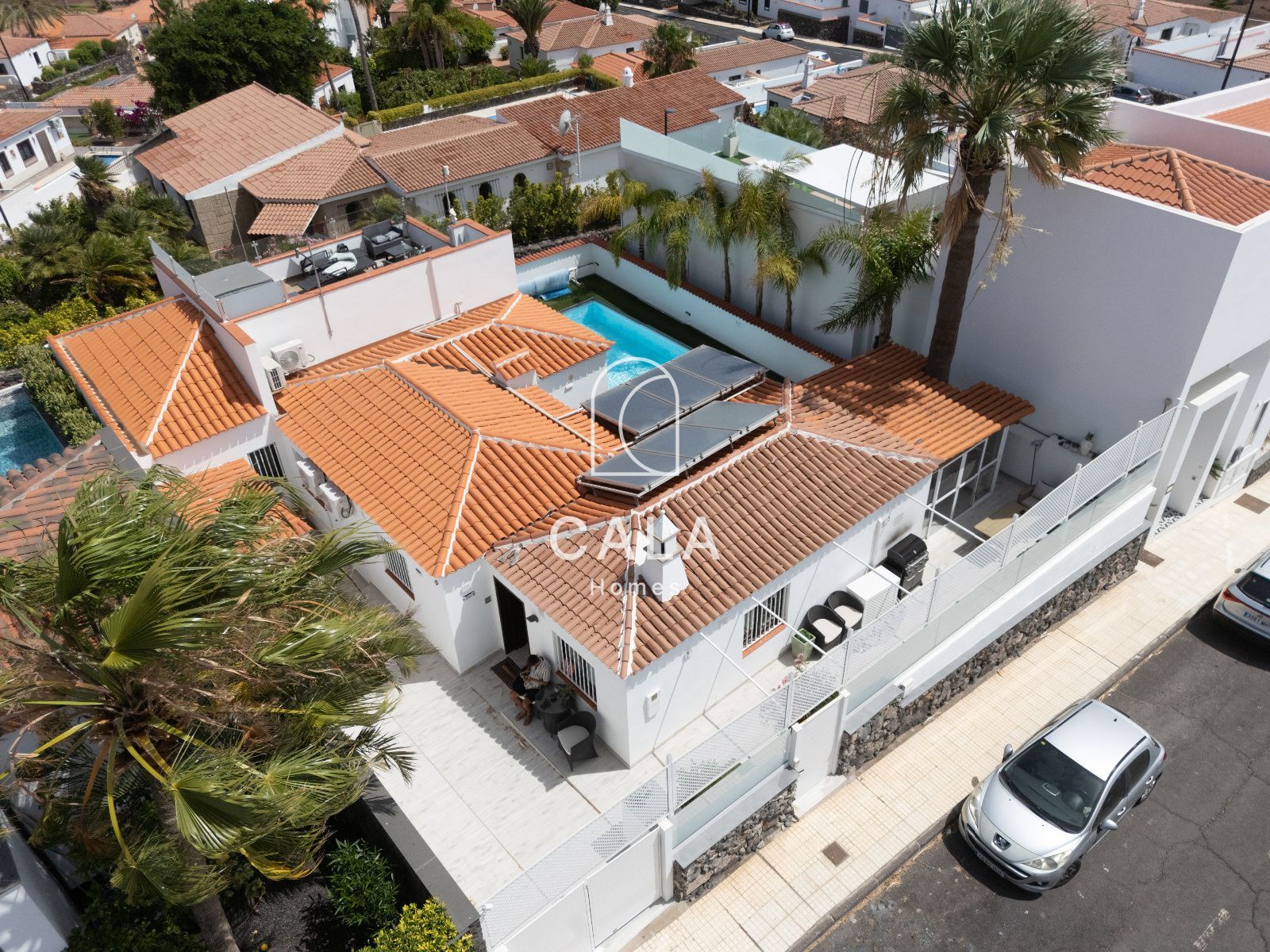 Exclusiva villa con Piscina, Jacuzzi y Vistas al Mar – Amarilla Golf