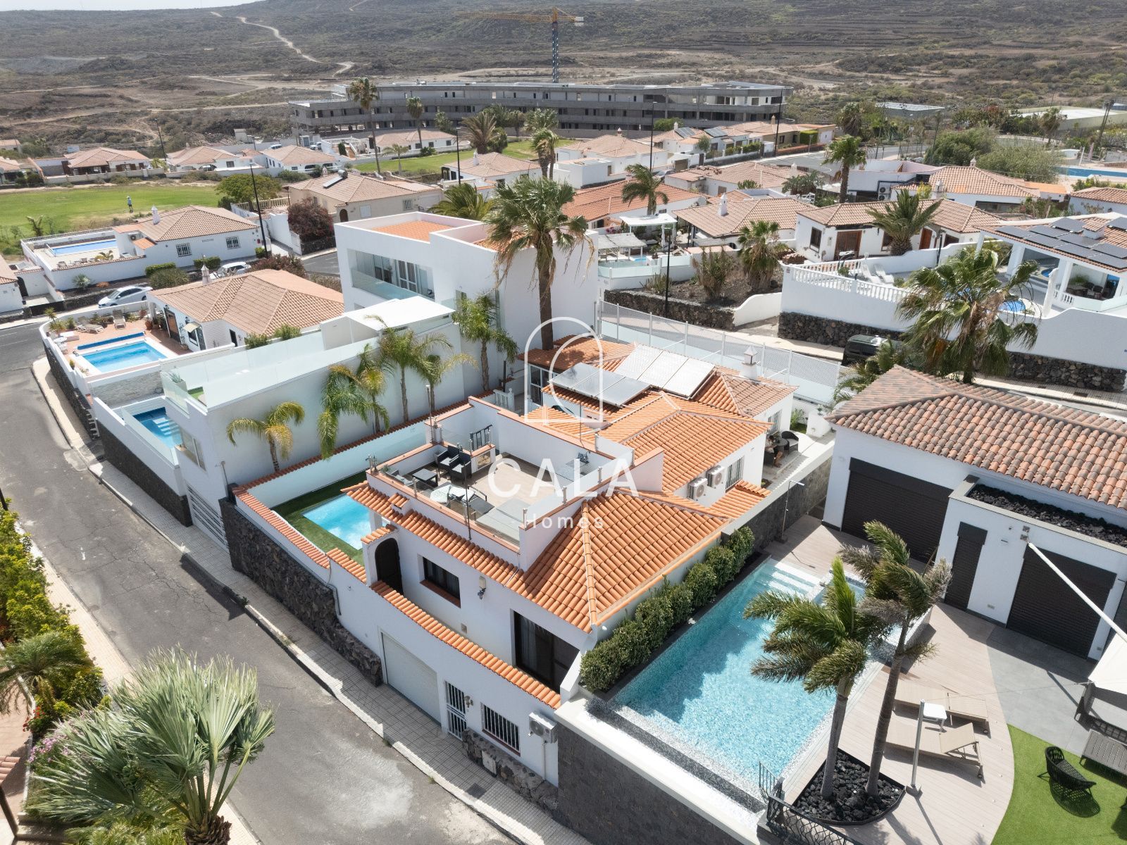 Exclusiva villa con Piscina, Jacuzzi y Vistas al Mar – Amarilla Golf