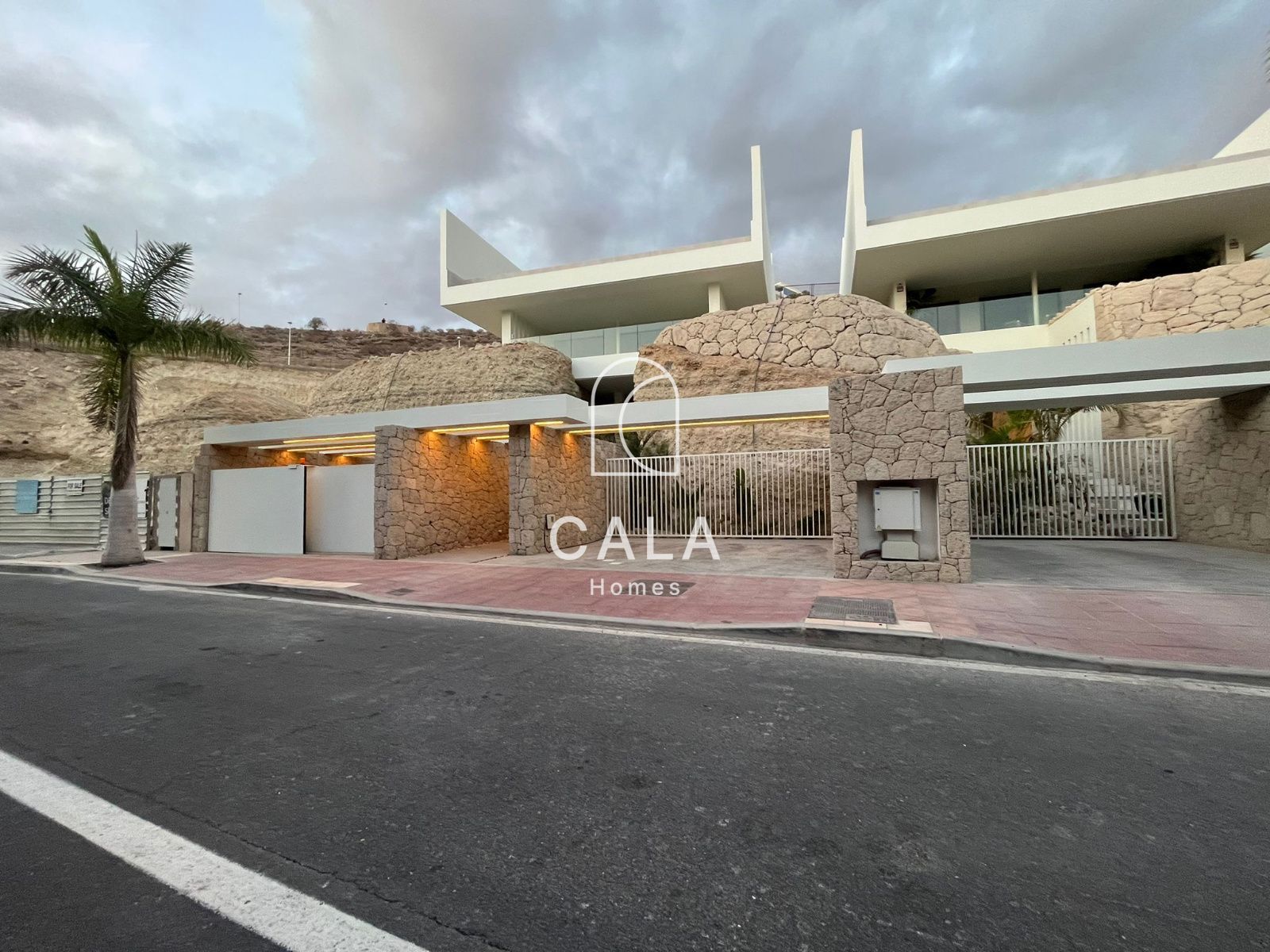 Luxury Villa with Panoramic Ocean Views – San Eugenio Alto