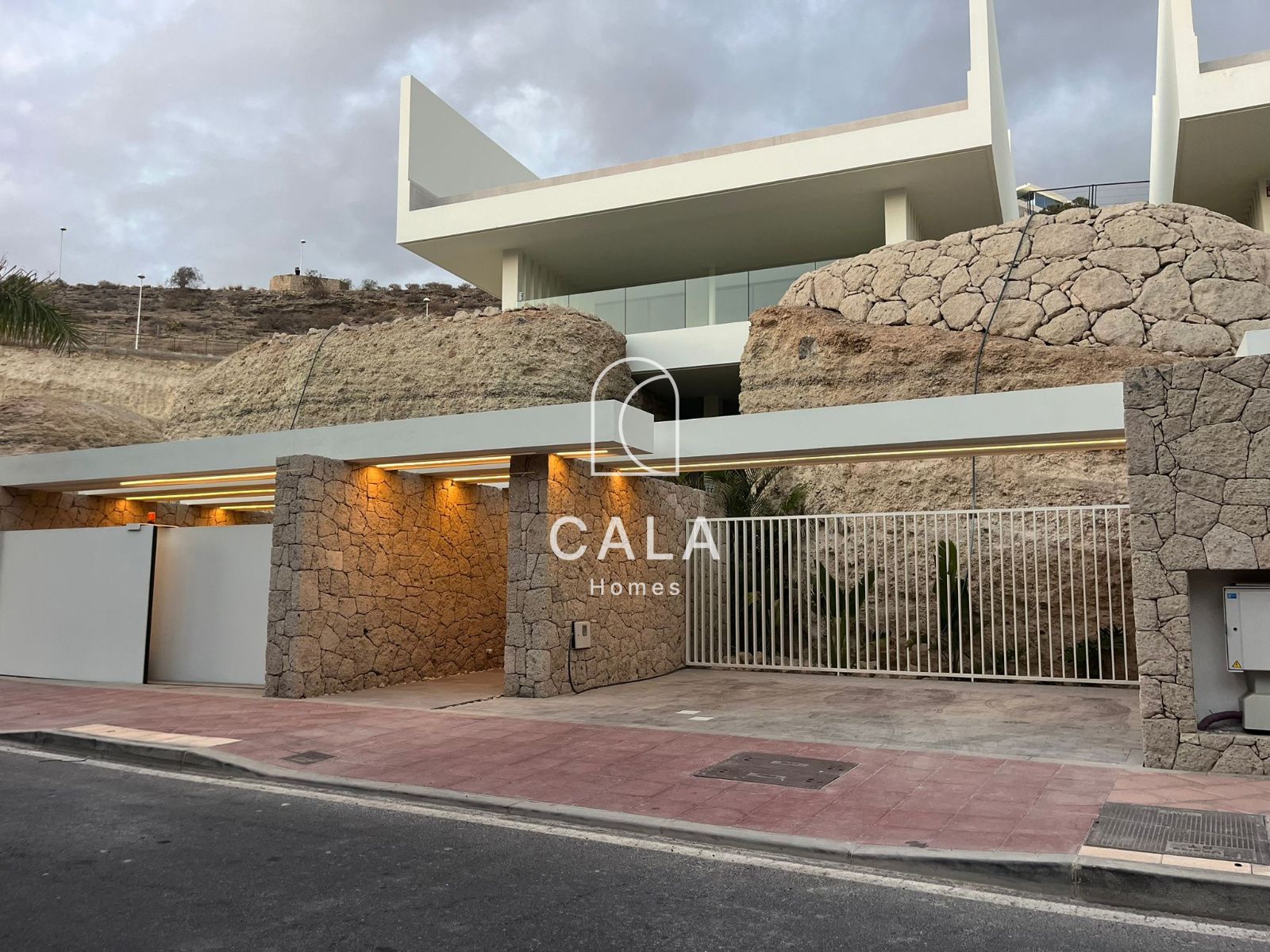 Luxury Villa with Panoramic Ocean Views – San Eugenio Alto