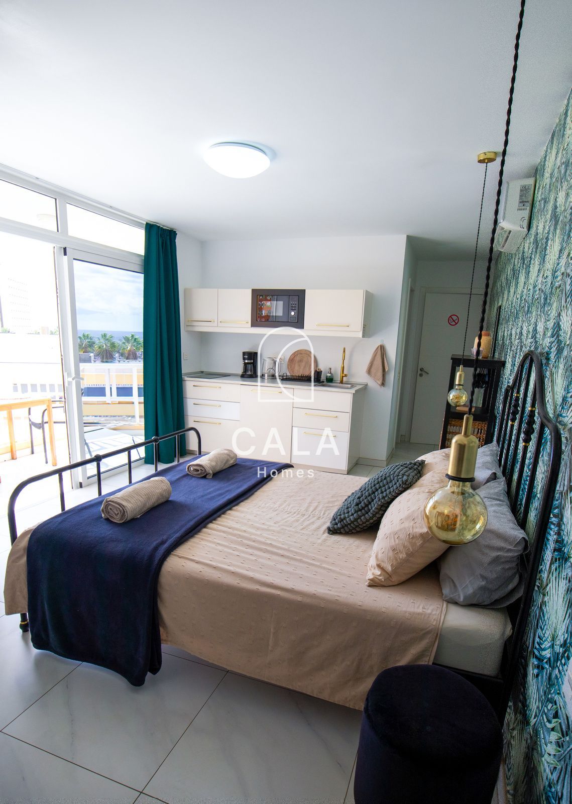 Apartamento Único en el Corazón de Las Américas con Vista al Mar