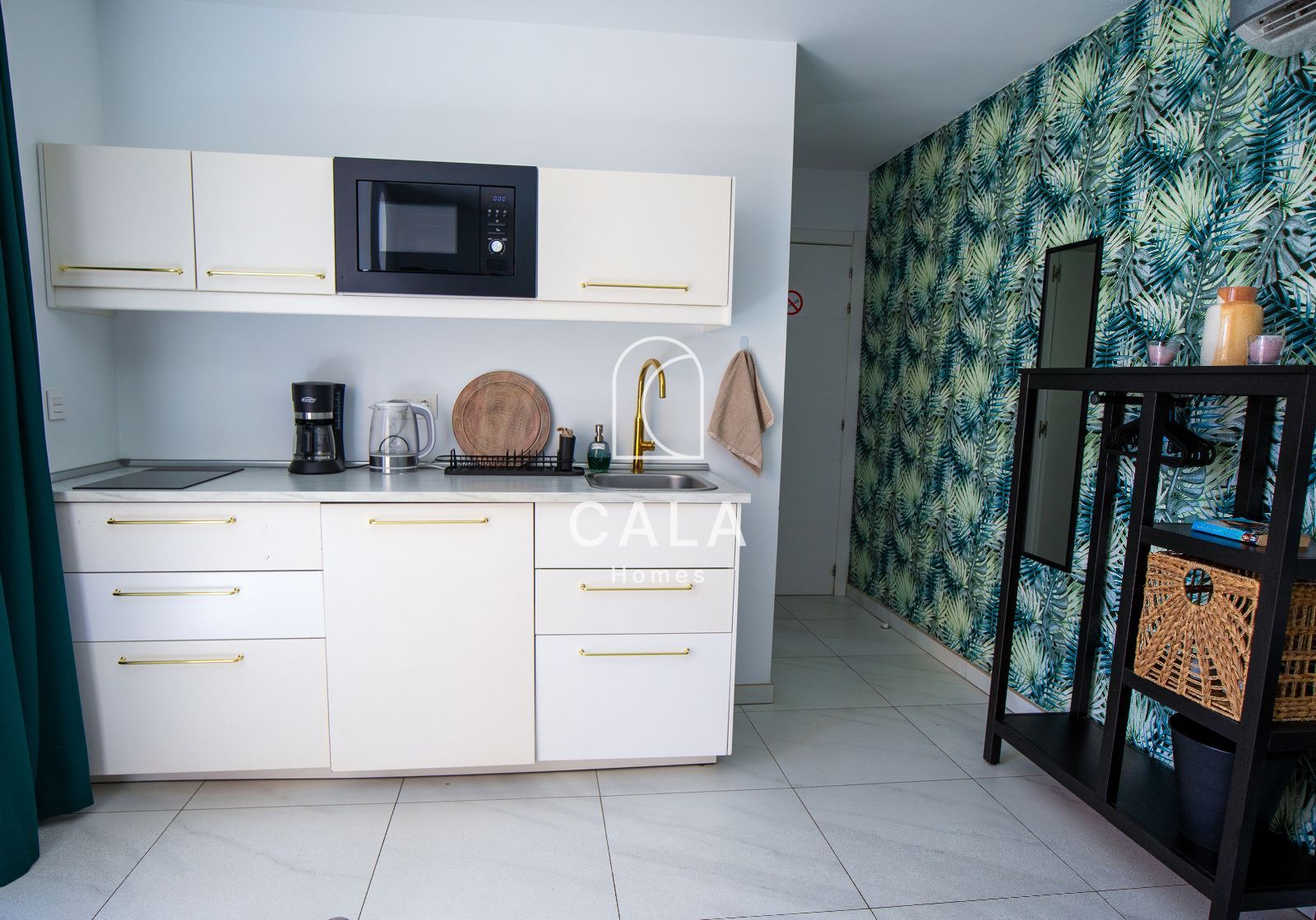 Apartamento Único en el Corazón de Las Américas con Vista al Mar