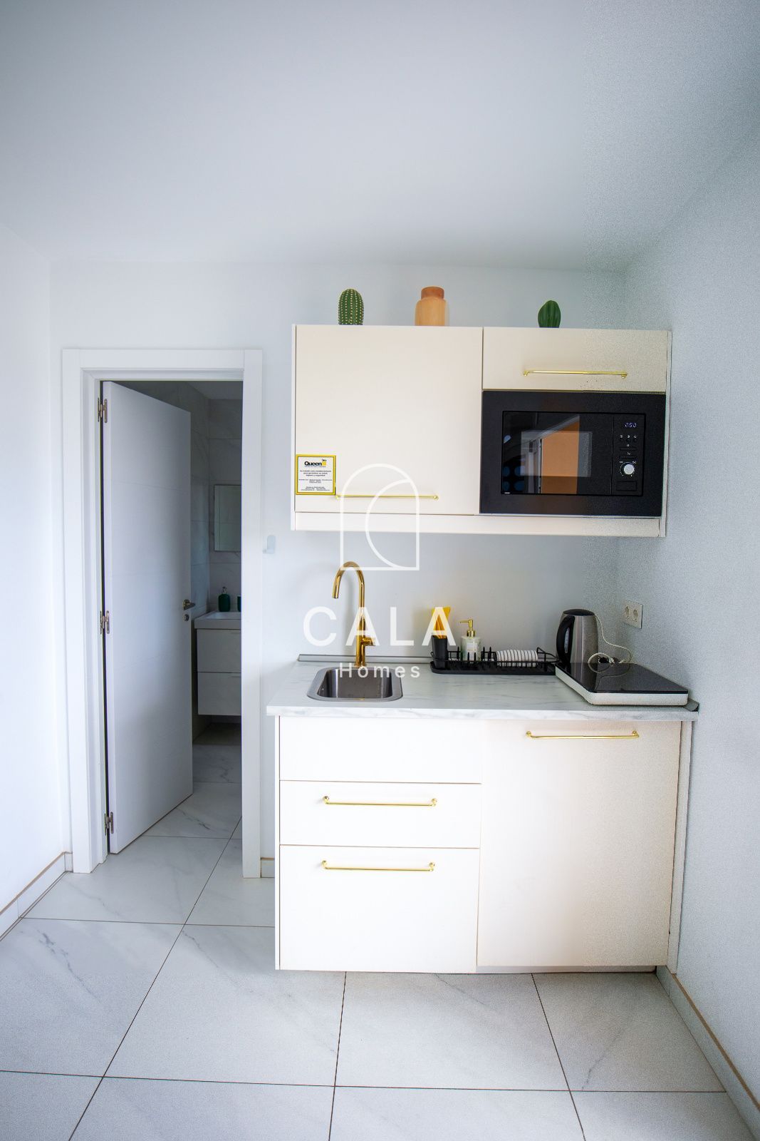 Apartamento Único en el Corazón de Las Américas con Vista al Mar