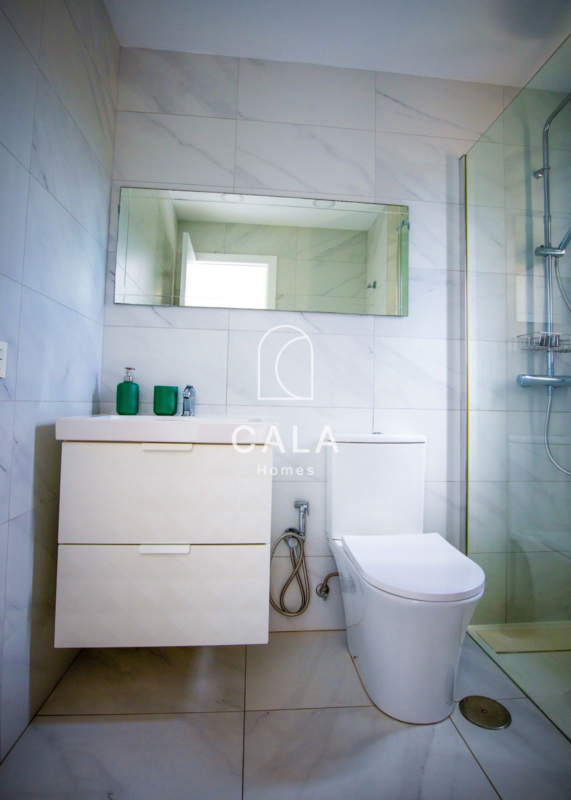 Apartamento Único en el Corazón de Las Américas con Vista al Mar