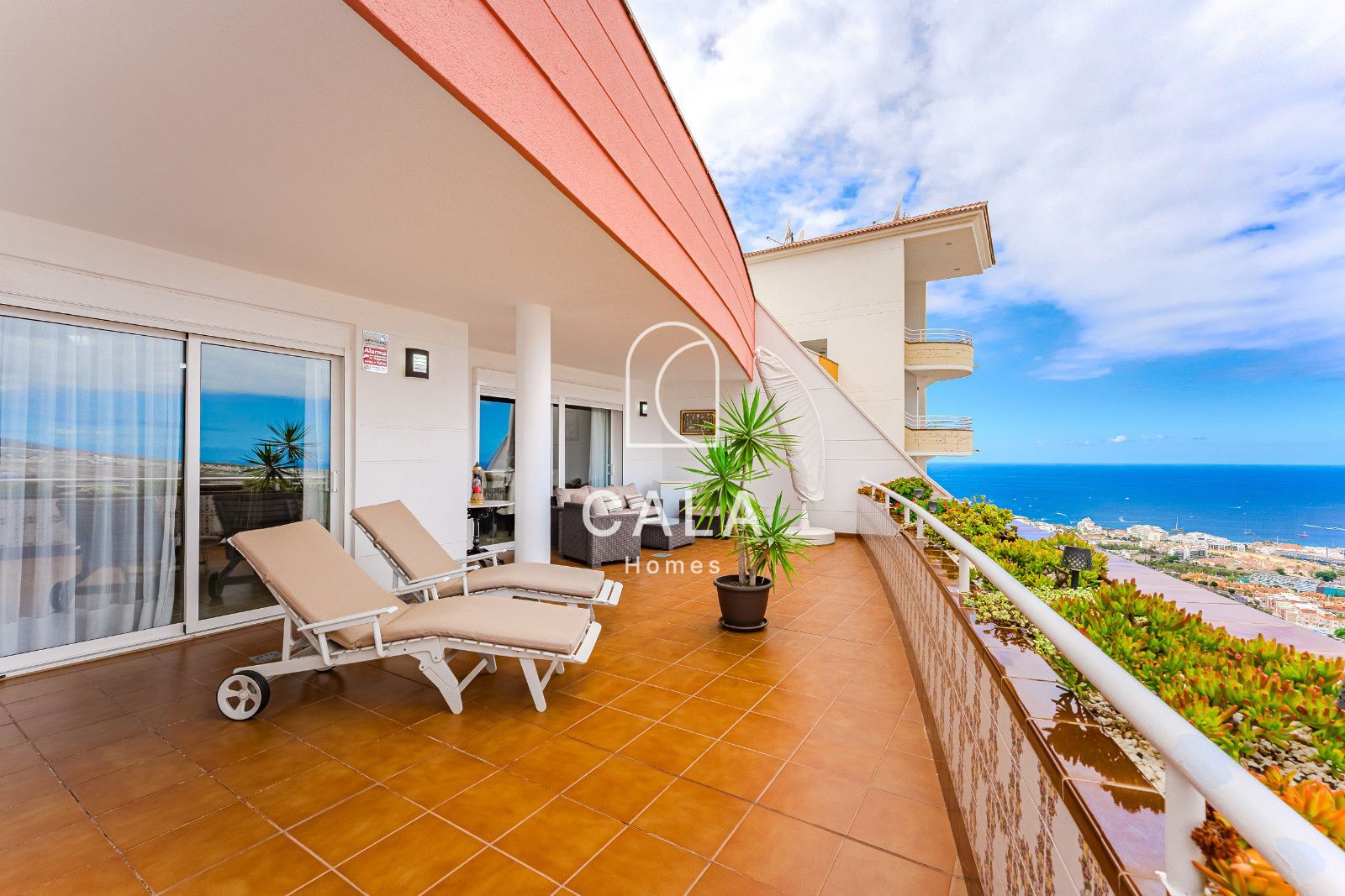 Exclusivo Apartamento con Vistas Panorámicas al Océano