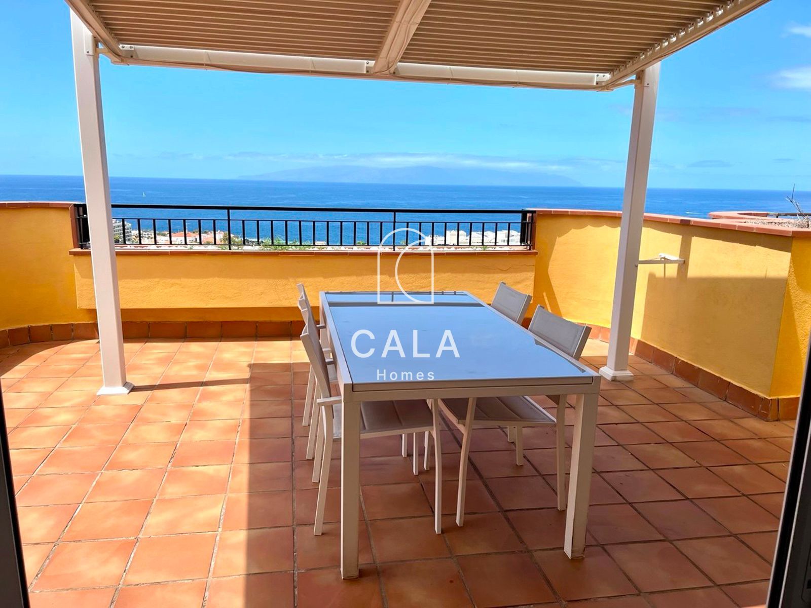 Luxury duplex penthouse with breathtaking views of the ocean and Los Gigantes cliffs