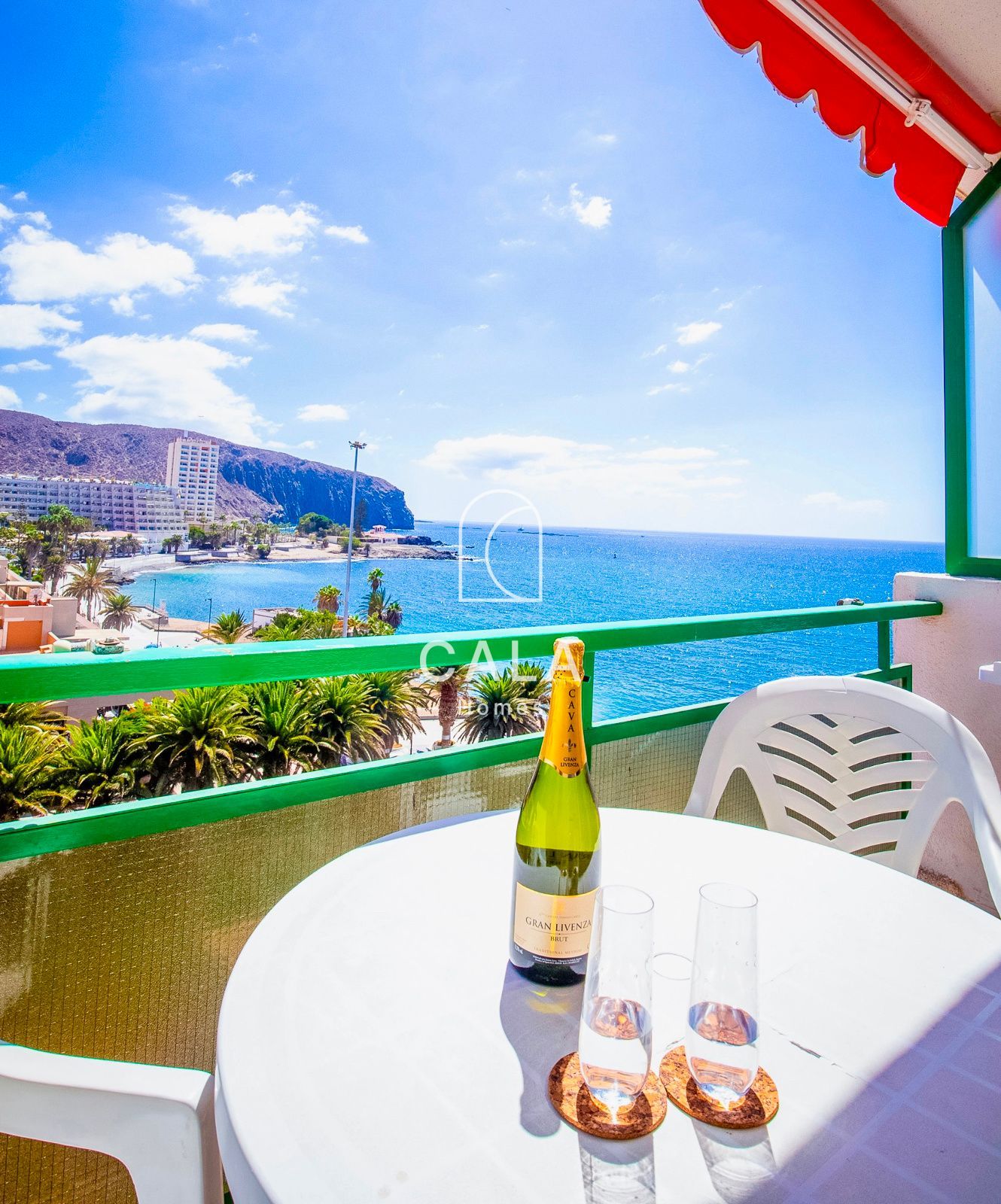 Cozy studio on the first line with ocean views in Los Cristianos.