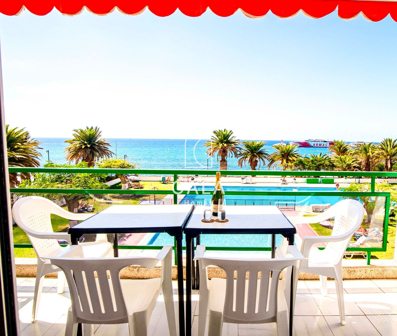 Frontline apartment in Central Los Cristianos with stunning ocean views
